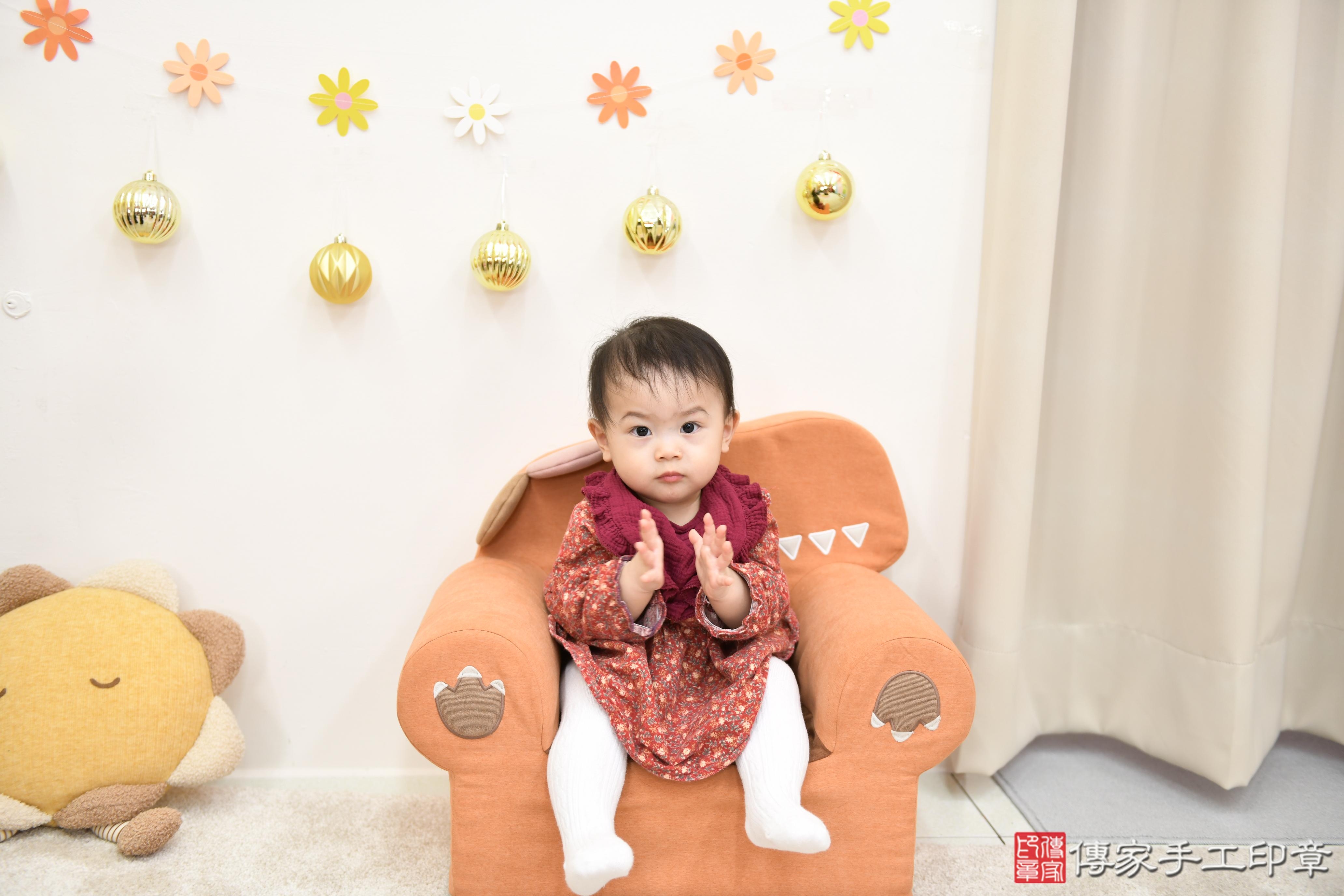 傳家手工印章高雄店、抓周、度脺、美式風會場、傳家嬰兒古禮、吉祥話、抓周道具物品24種、拍照。抓周證書。寶寶抓周、滿周歲、生日快樂、祝福