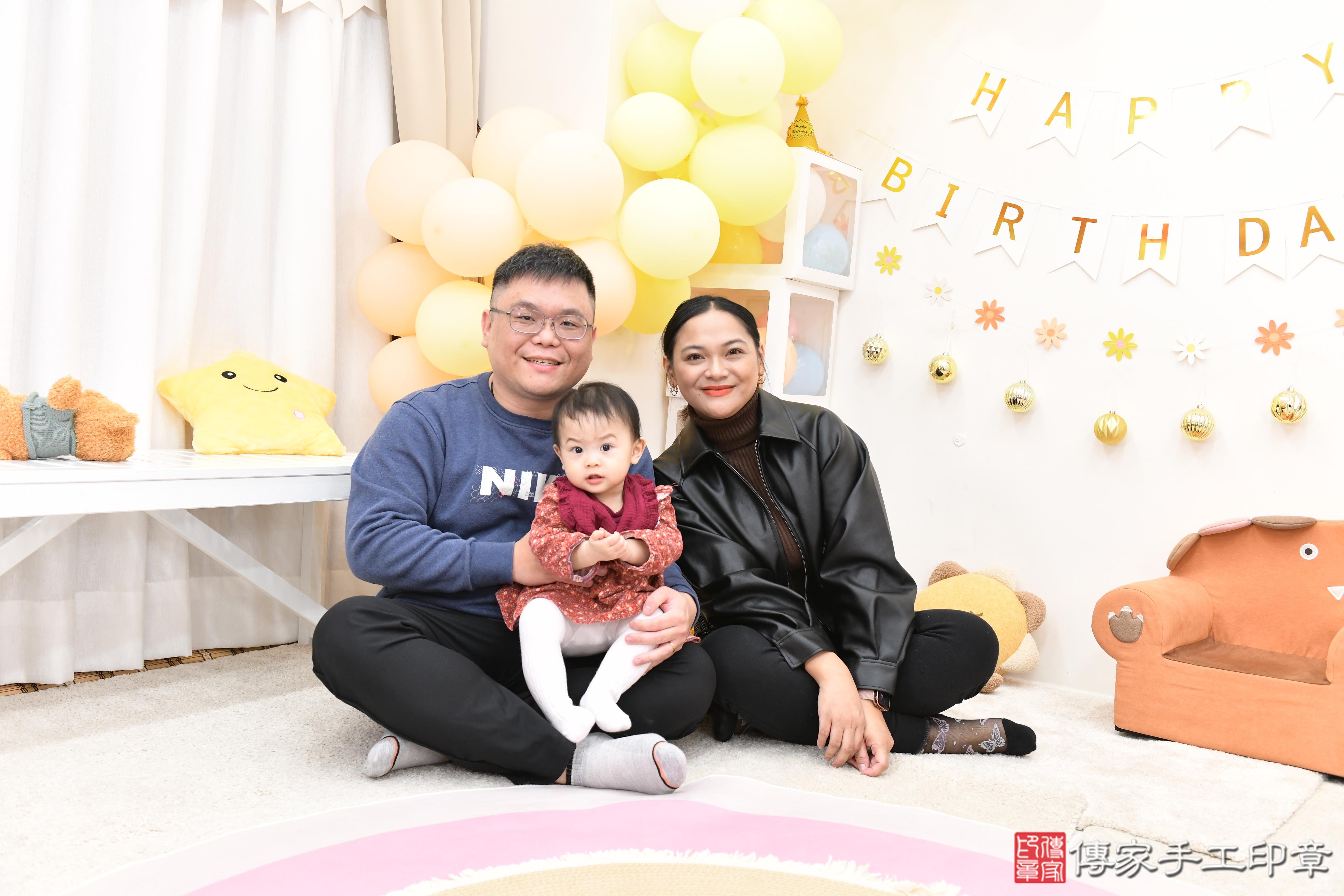 傳家手工印章高雄店、抓周、度脺、美式風會場、傳家嬰兒古禮、吉祥話、抓周道具物品24種、拍照。抓周證書。寶寶抓周、滿周歲、生日快樂、祝福