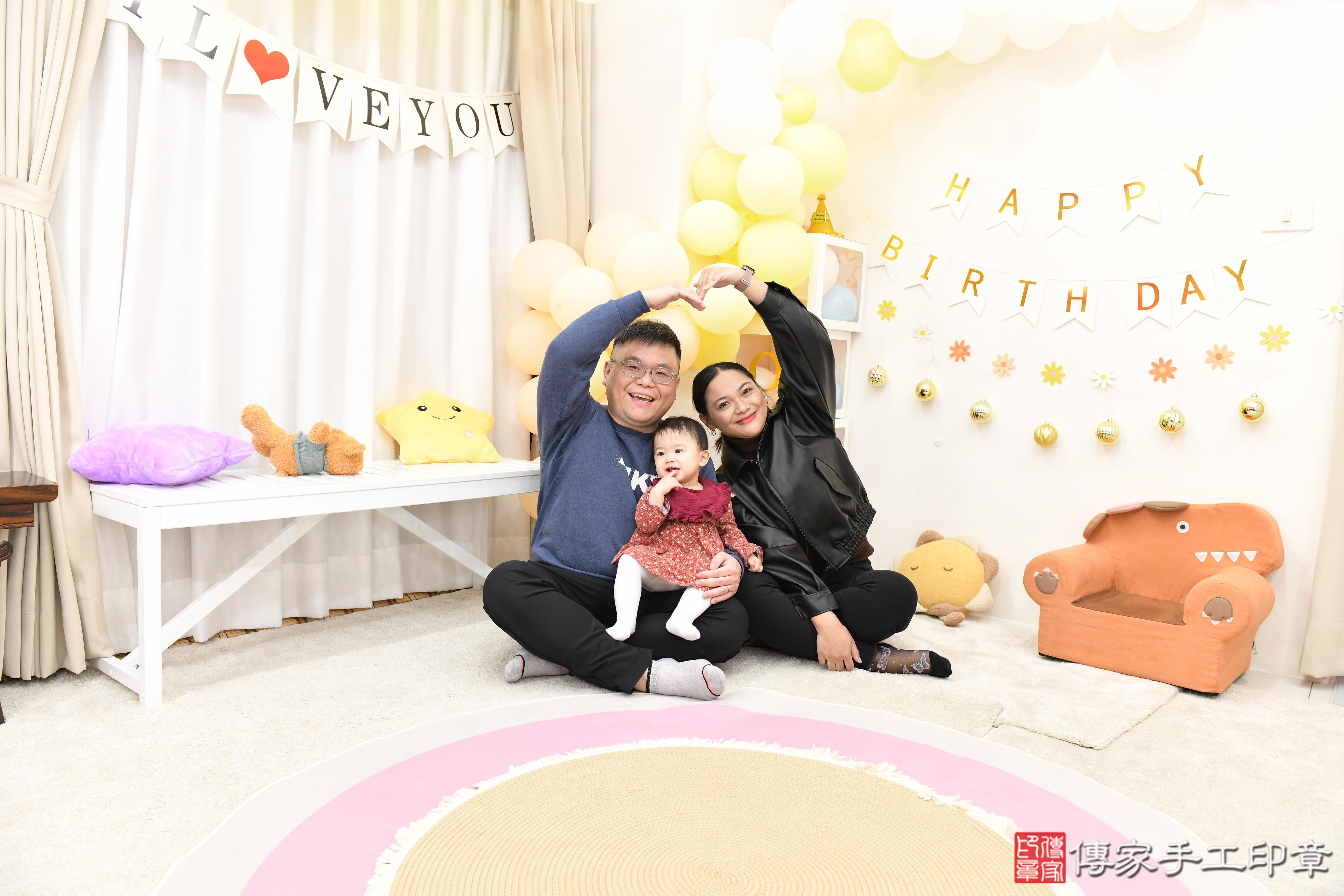 傳家手工印章高雄店、抓周、度脺、美式風會場、傳家嬰兒古禮、吉祥話、抓周道具物品24種、拍照。抓周證書。寶寶抓周、滿周歲、生日快樂、祝福