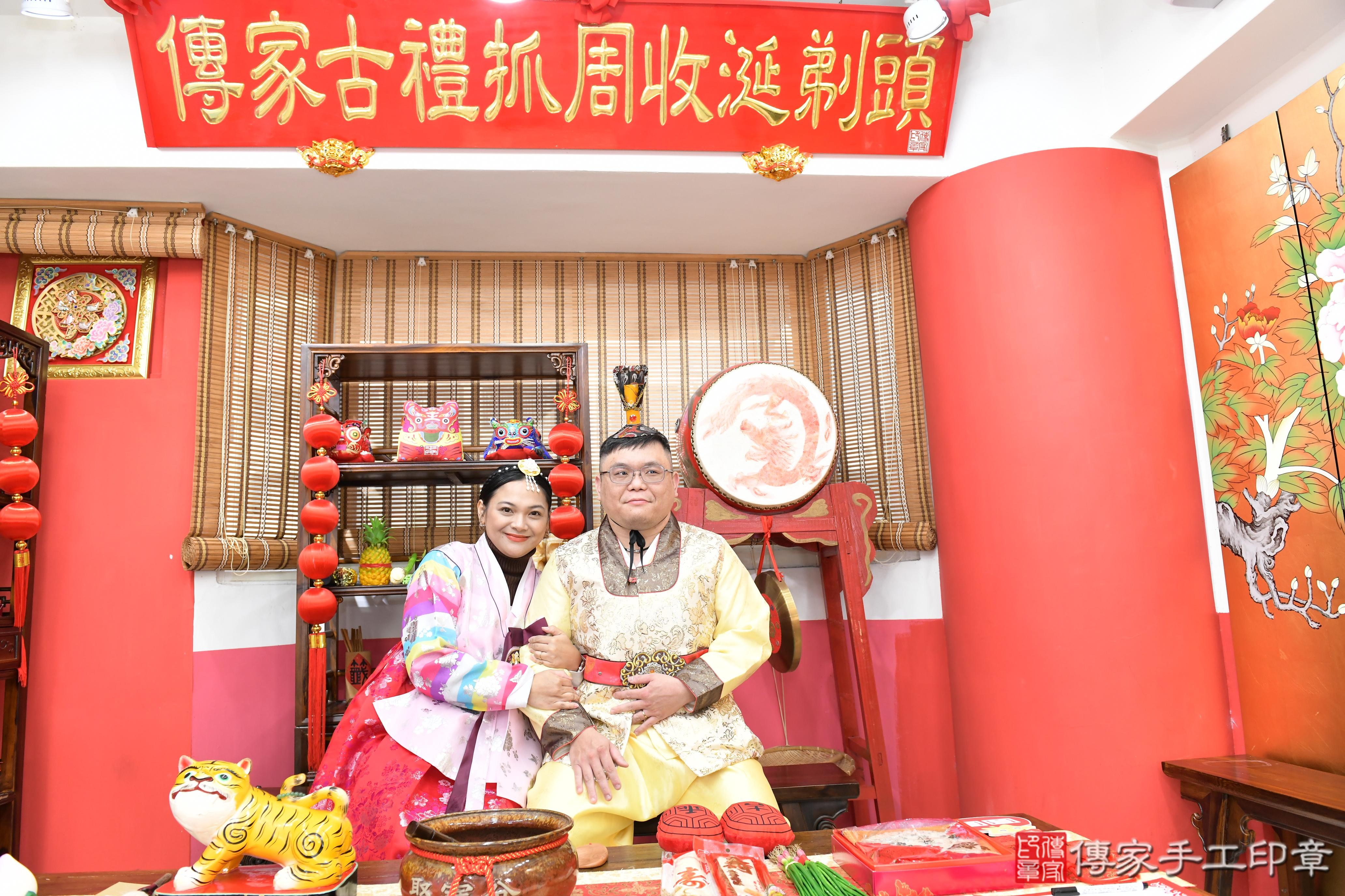 傳家手工印章高雄店、抓周、度脺、美式風會場、傳家嬰兒古禮、吉祥話、抓周道具物品24種、拍照。抓周證書。寶寶抓周、滿周歲、生日快樂、祝福