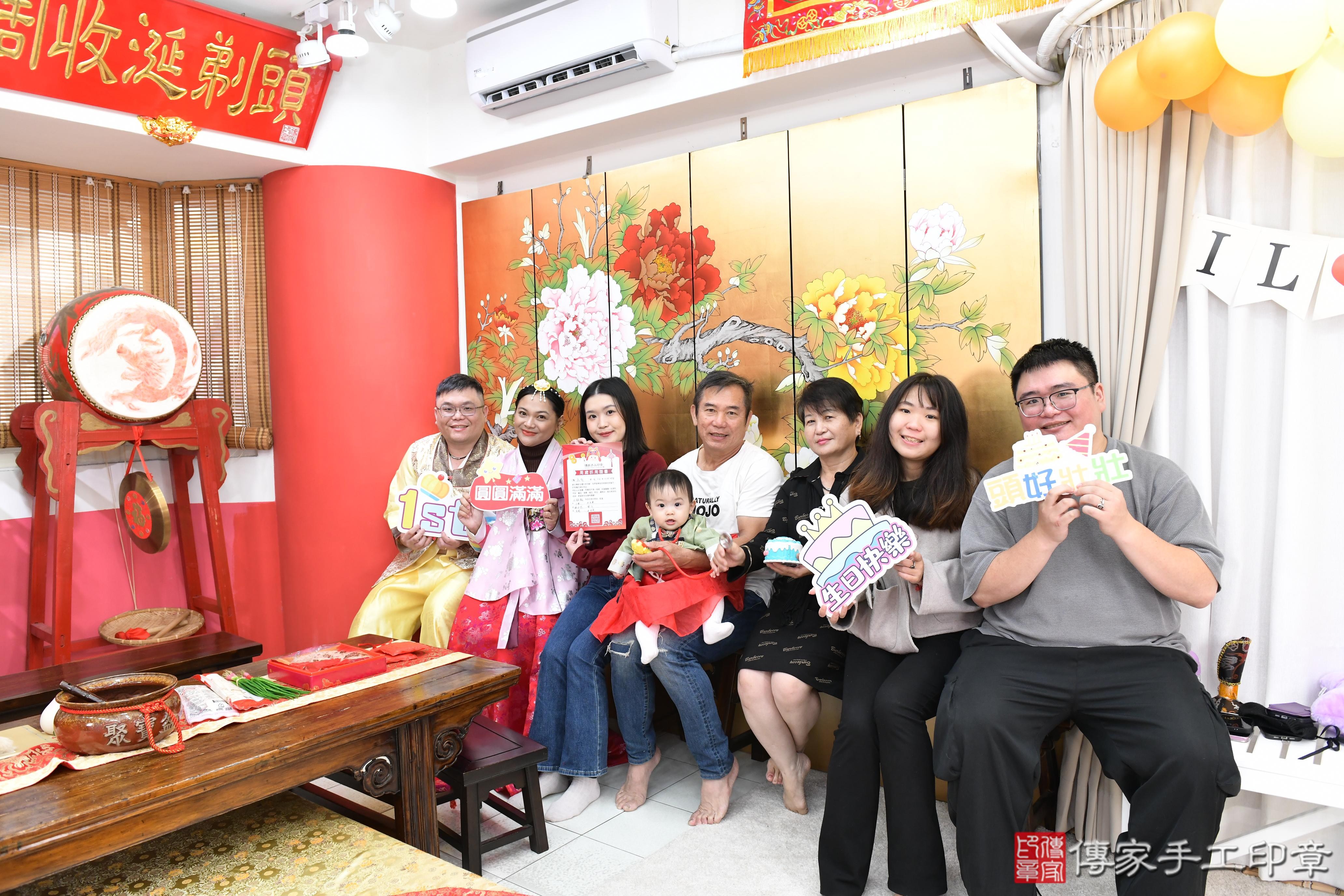 傳家手工印章高雄店、抓周、度脺、美式風會場、傳家嬰兒古禮、吉祥話、抓周道具物品24種、拍照。抓周證書。寶寶抓周、滿周歲、生日快樂、祝福