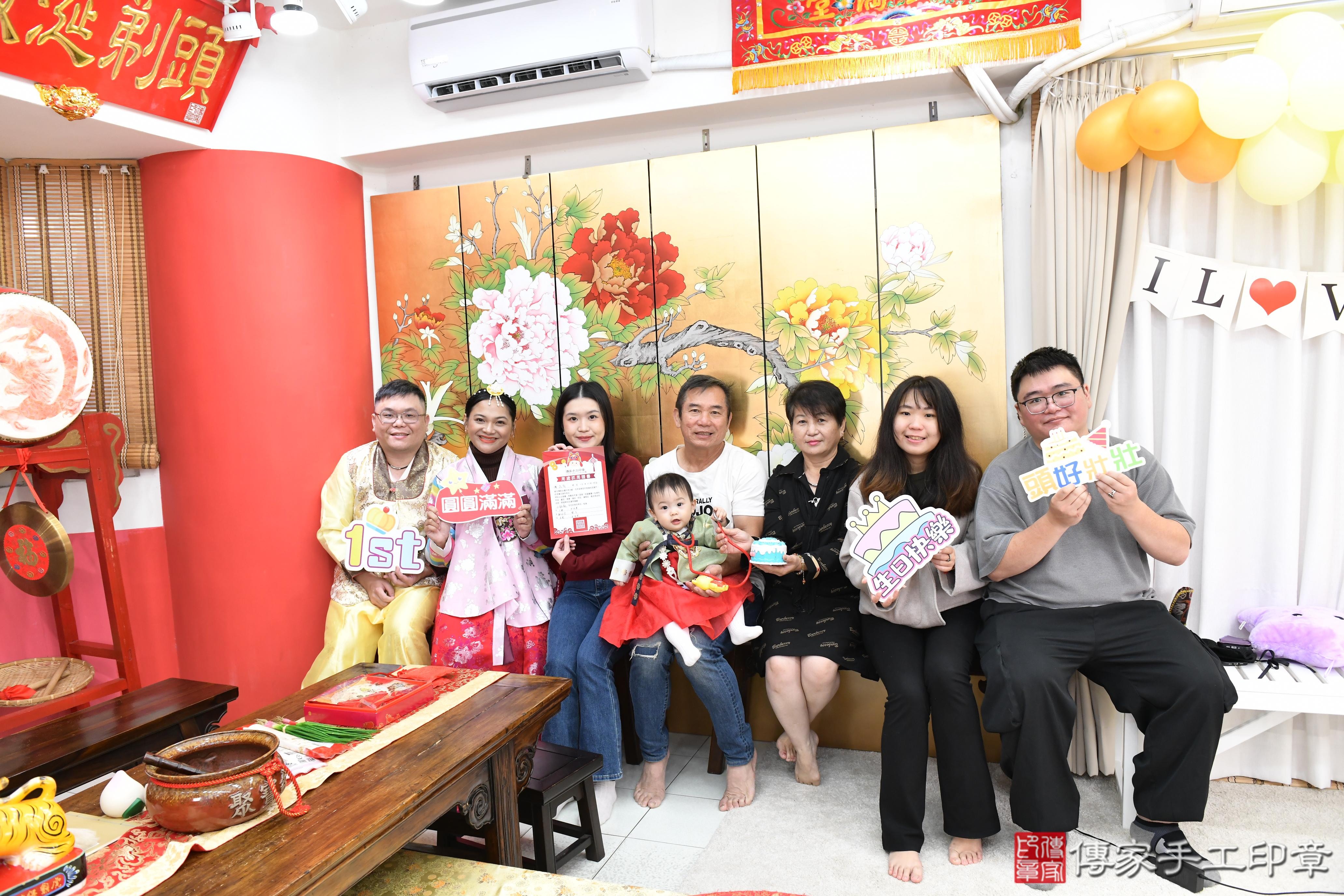 傳家手工印章高雄店、抓周、度脺、美式風會場、傳家嬰兒古禮、吉祥話、抓周道具物品24種、拍照。抓周證書。寶寶抓周、滿周歲、生日快樂、祝福