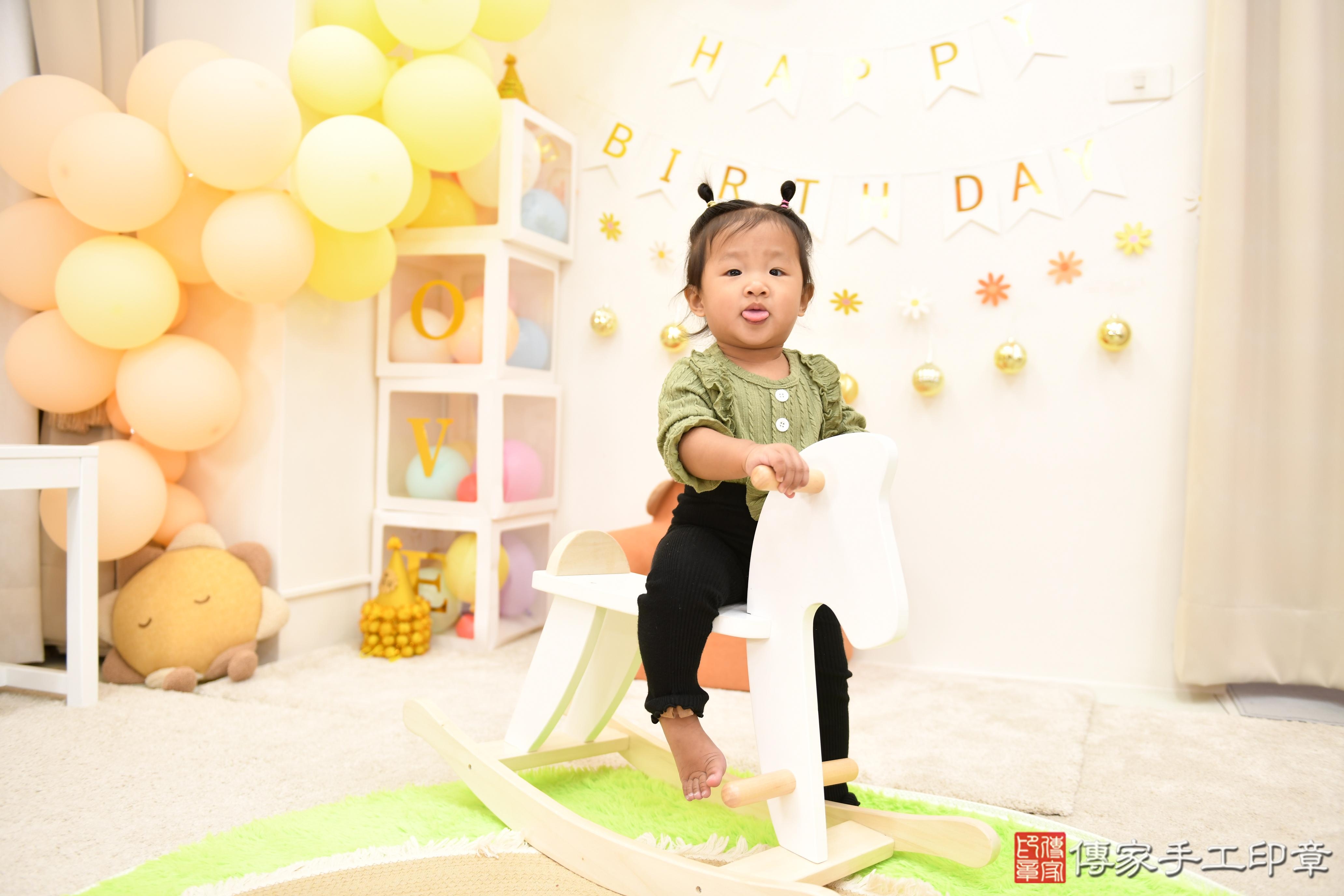 傳家手工印章高雄店、抓周、度脺、美式風會場、傳家嬰兒古禮、吉祥話、抓周道具物品24種、拍照。抓周證書。寶寶抓周、滿周歲、生日快樂、祝福