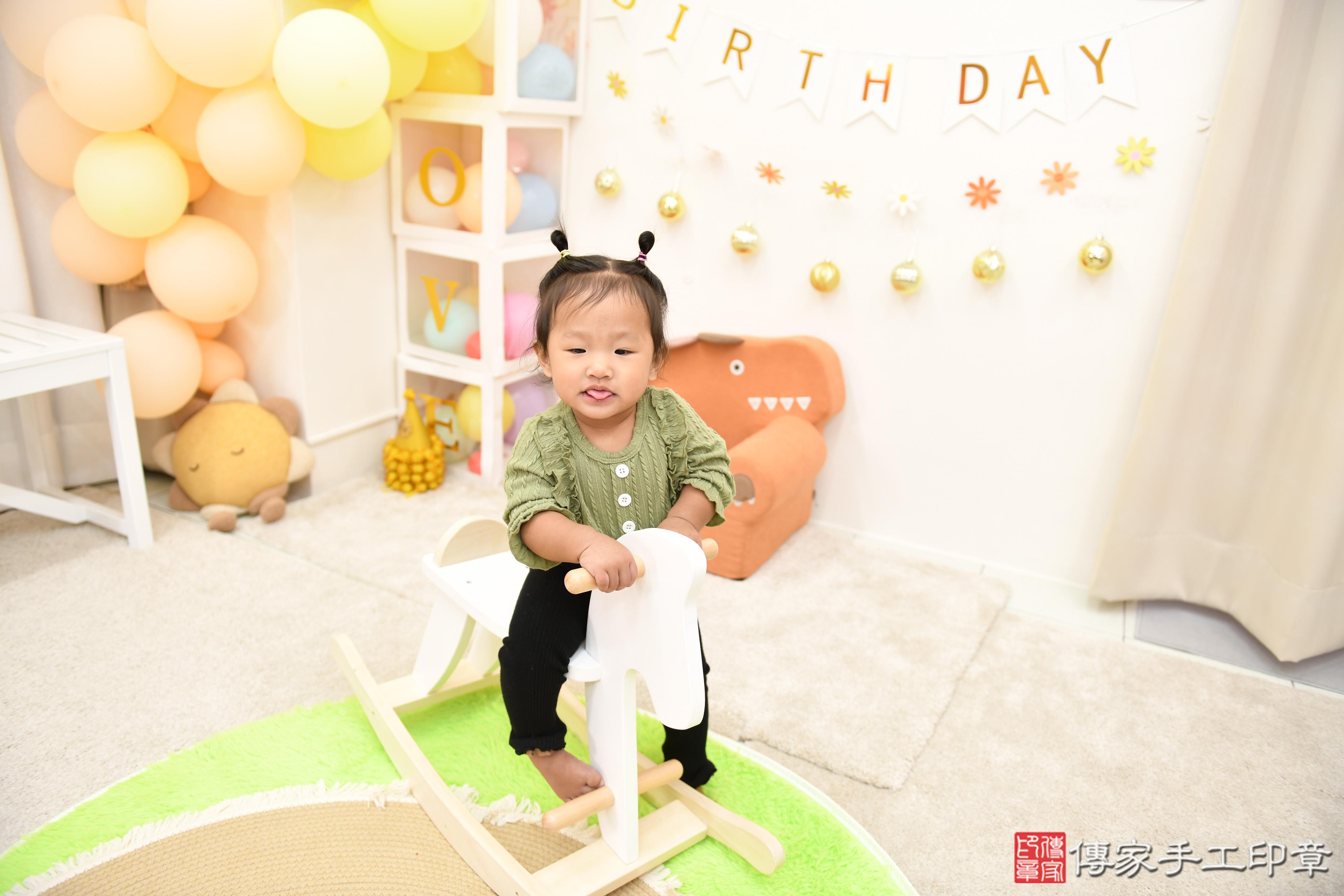 傳家手工印章高雄店、抓周、度脺、美式風會場、傳家嬰兒古禮、吉祥話、抓周道具物品24種、拍照。抓周證書。寶寶抓周、滿周歲、生日快樂、祝福