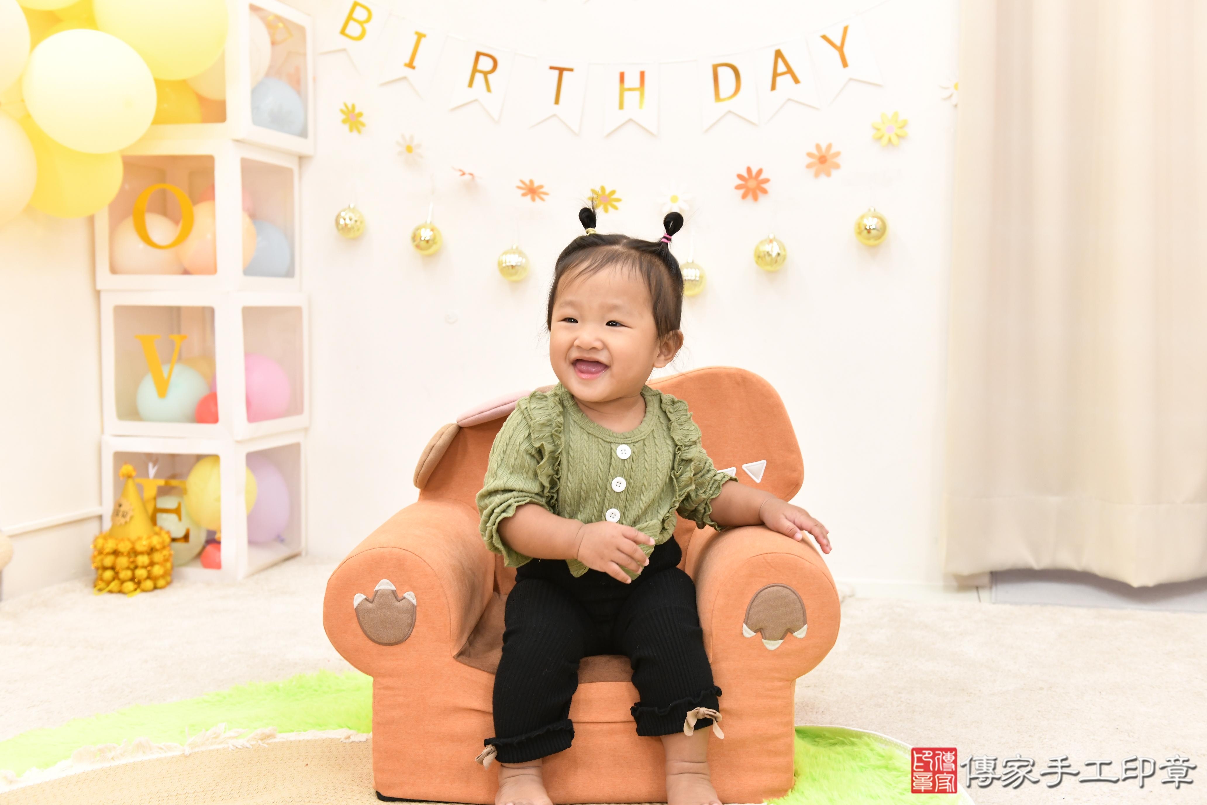 傳家手工印章高雄店、抓周、度脺、美式風會場、傳家嬰兒古禮、吉祥話、抓周道具物品24種、拍照。抓周證書。寶寶抓周、滿周歲、生日快樂、祝福