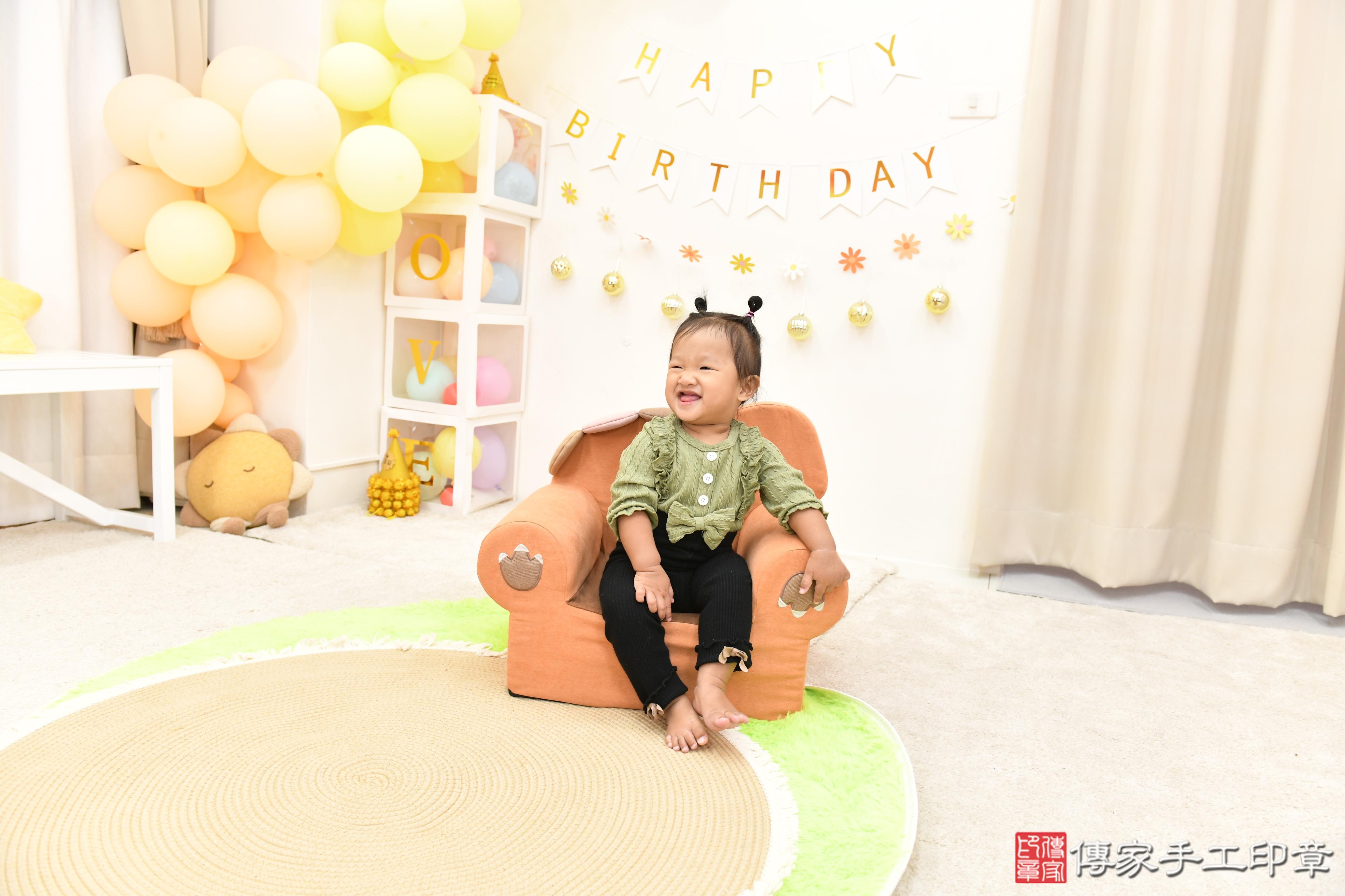 傳家手工印章高雄店、抓周、度脺、美式風會場、傳家嬰兒古禮、吉祥話、抓周道具物品24種、拍照。抓周證書。寶寶抓周、滿周歲、生日快樂、祝福