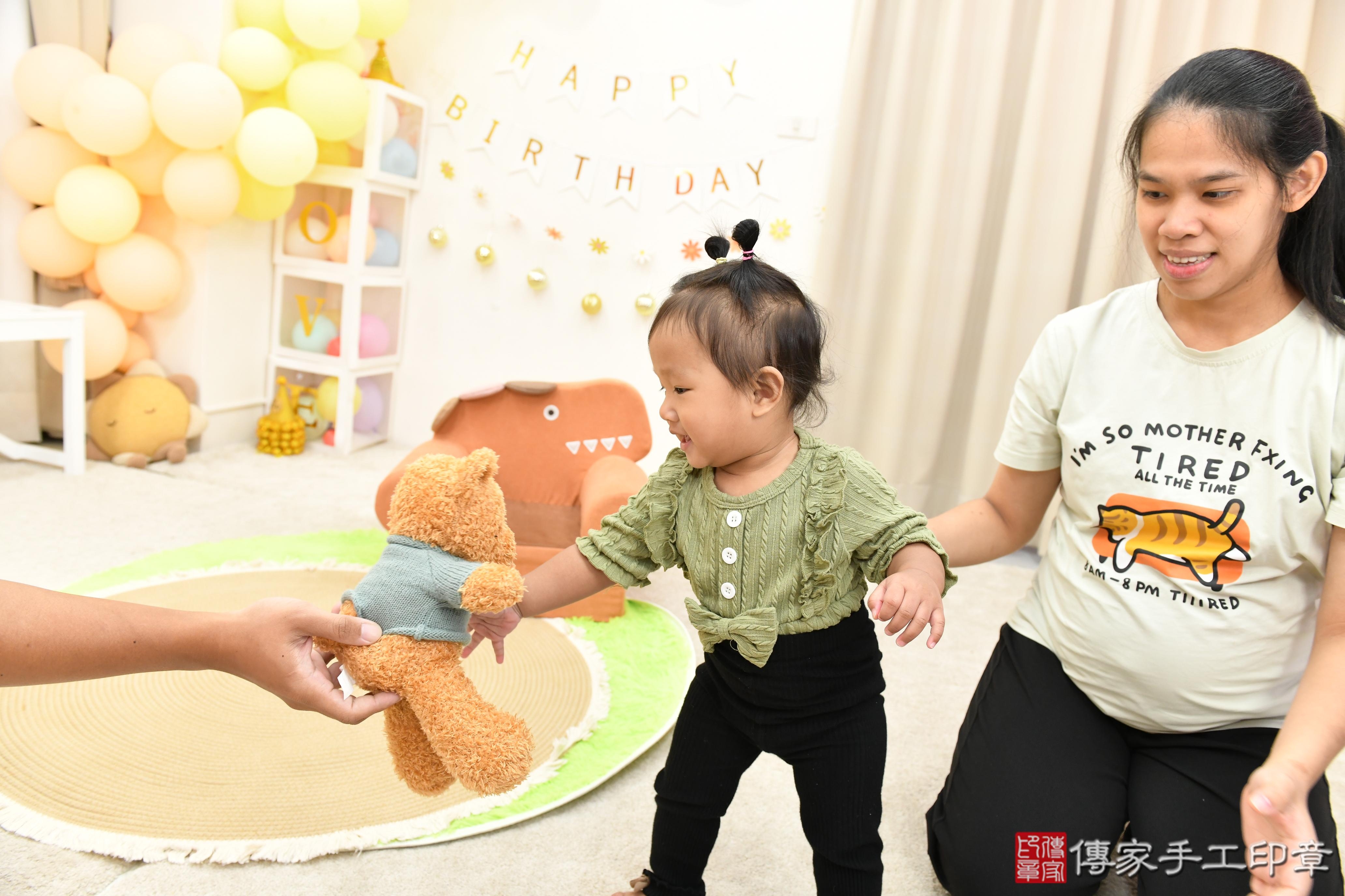 傳家手工印章高雄店、抓周、度脺、美式風會場、傳家嬰兒古禮、吉祥話、抓周道具物品24種、拍照。抓周證書。寶寶抓周、滿周歲、生日快樂、祝福