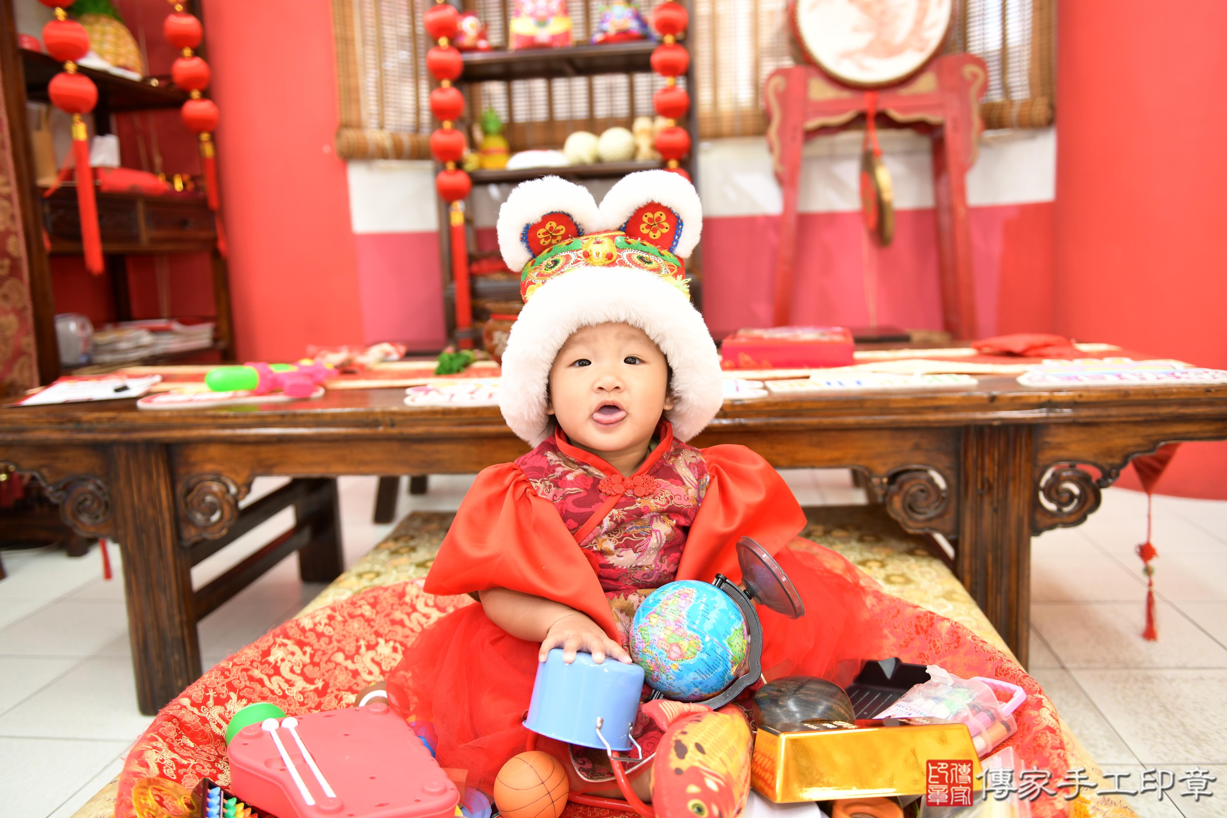 傳家手工印章高雄店、抓周、度脺、美式風會場、傳家嬰兒古禮、吉祥話、抓周道具物品24種、拍照。抓周證書。寶寶抓周、滿周歲、生日快樂、祝福