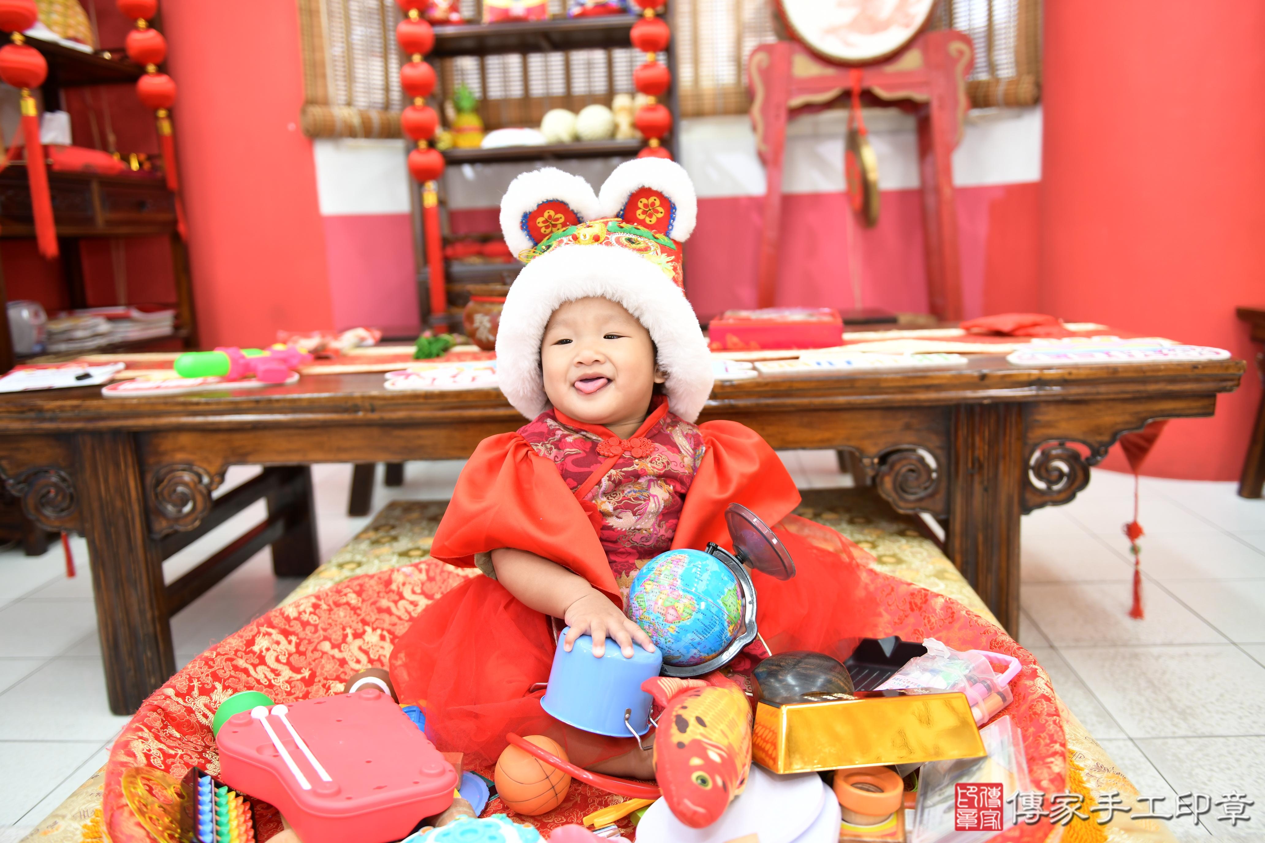傳家手工印章高雄店、抓周、度脺、美式風會場、傳家嬰兒古禮、吉祥話、抓周道具物品24種、拍照。抓周證書。寶寶抓周、滿周歲、生日快樂、祝福