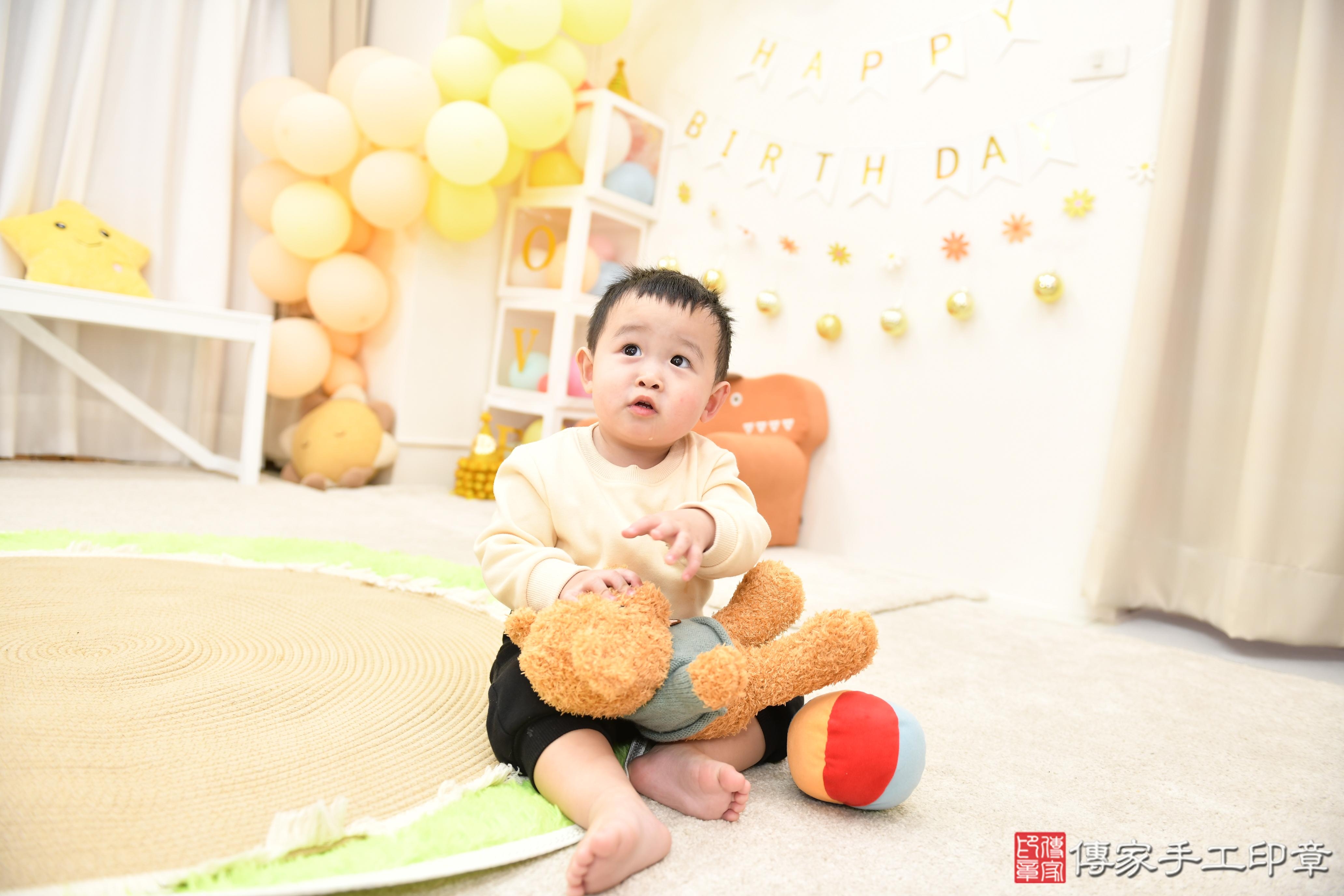 傳家手工印章高雄店、抓周、度脺、美式風會場、傳家嬰兒古禮、吉祥話、抓周道具物品24種、拍照。抓周證書。寶寶抓周、滿周歲、生日快樂、祝福