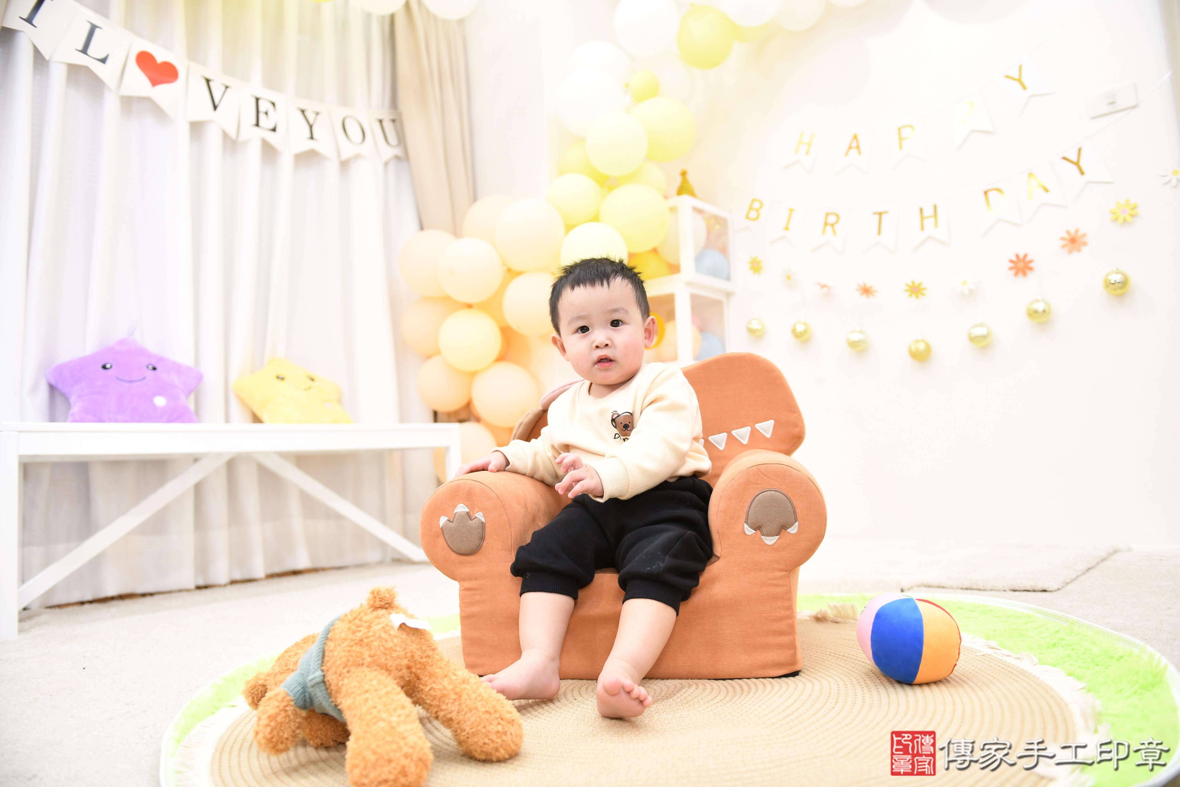 傳家手工印章高雄店、抓周、度脺、美式風會場、傳家嬰兒古禮、吉祥話、抓周道具物品24種、拍照。抓周證書。寶寶抓周、滿周歲、生日快樂、祝福