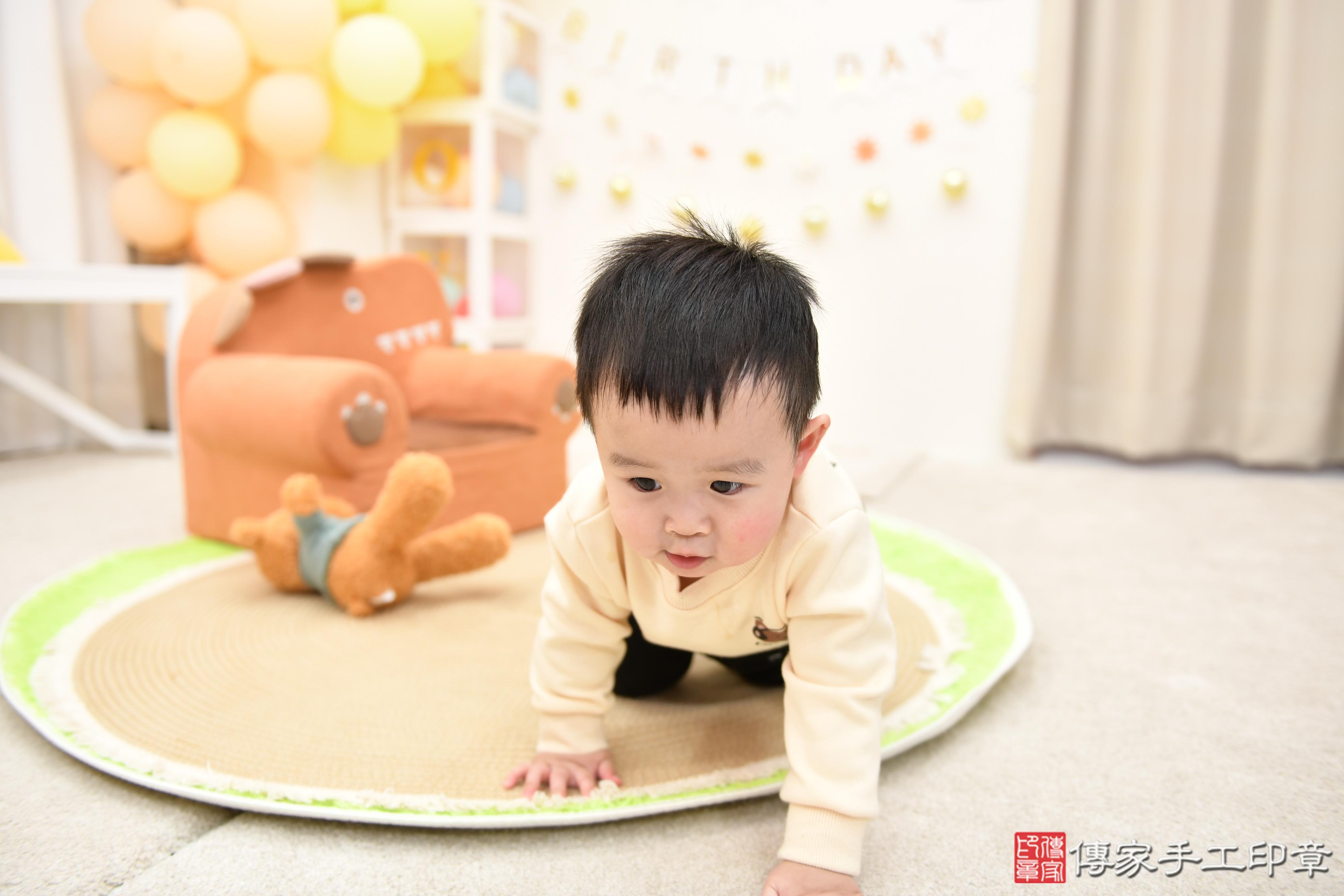 傳家手工印章高雄店、抓周、度脺、美式風會場、傳家嬰兒古禮、吉祥話、抓周道具物品24種、拍照。抓周證書。寶寶抓周、滿周歲、生日快樂、祝福