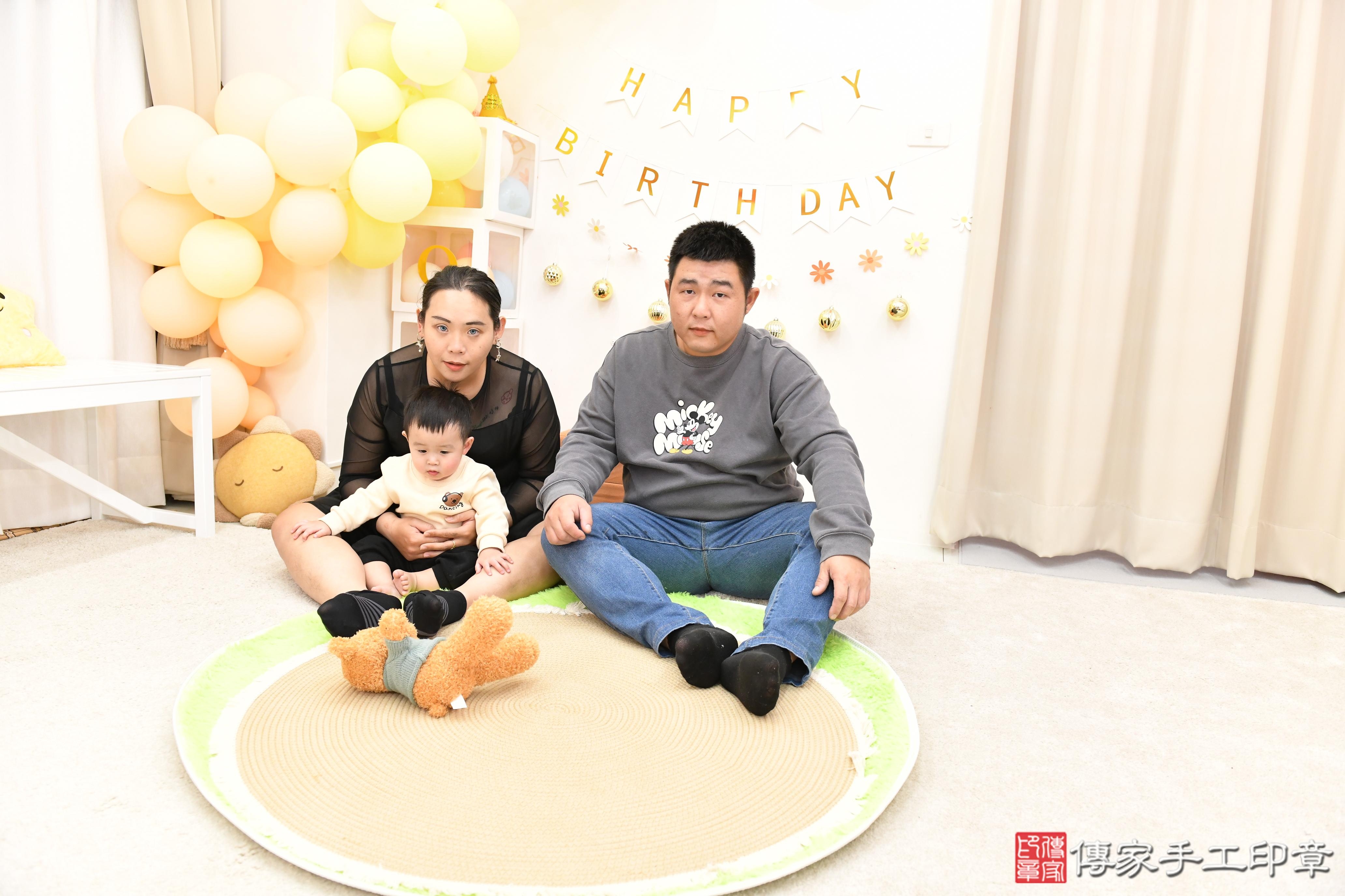 傳家手工印章高雄店、抓周、度脺、美式風會場、傳家嬰兒古禮、吉祥話、抓周道具物品24種、拍照。抓周證書。寶寶抓周、滿周歲、生日快樂、祝福