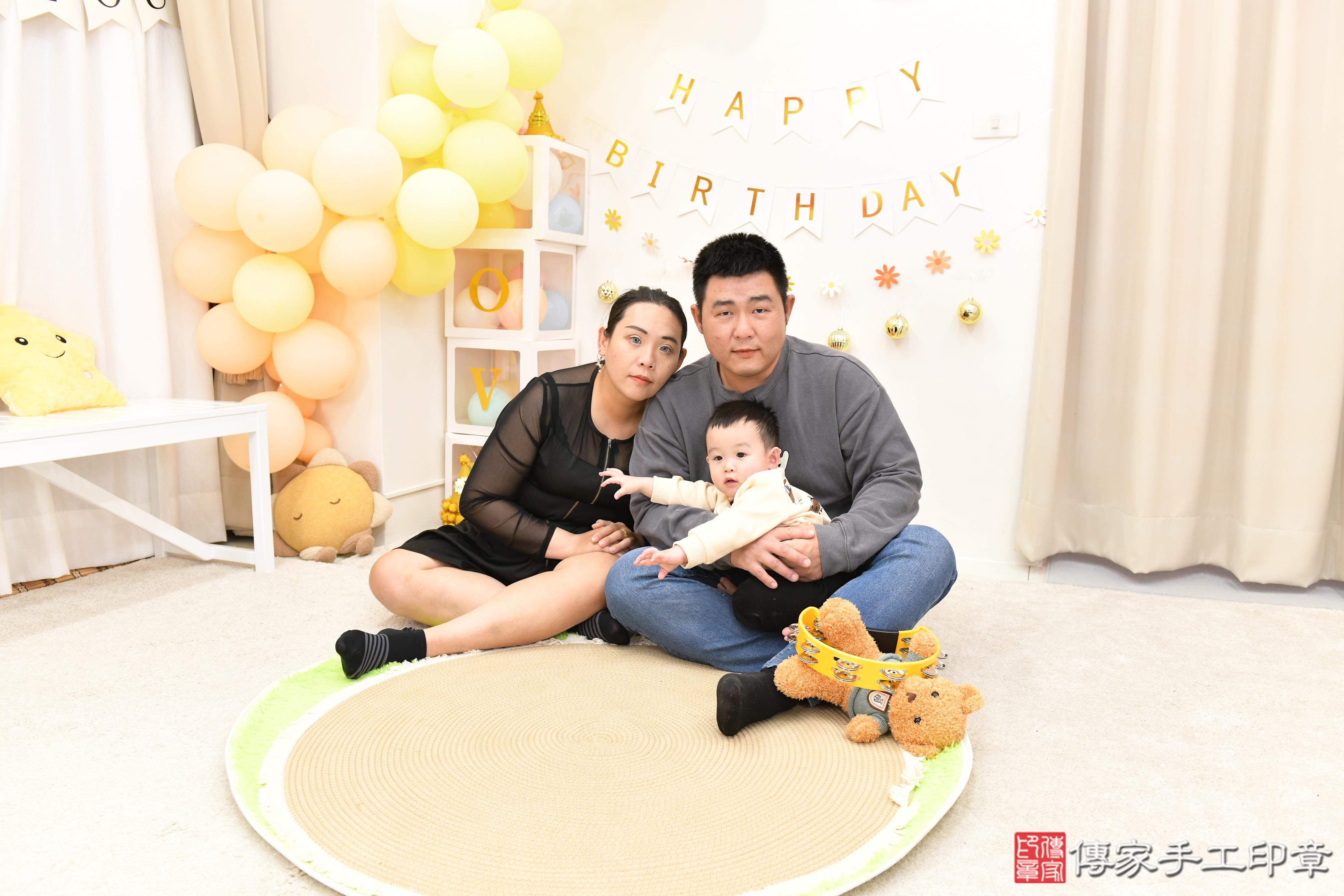 傳家手工印章高雄店、抓周、度脺、美式風會場、傳家嬰兒古禮、吉祥話、抓周道具物品24種、拍照。抓周證書。寶寶抓周、滿周歲、生日快樂、祝福