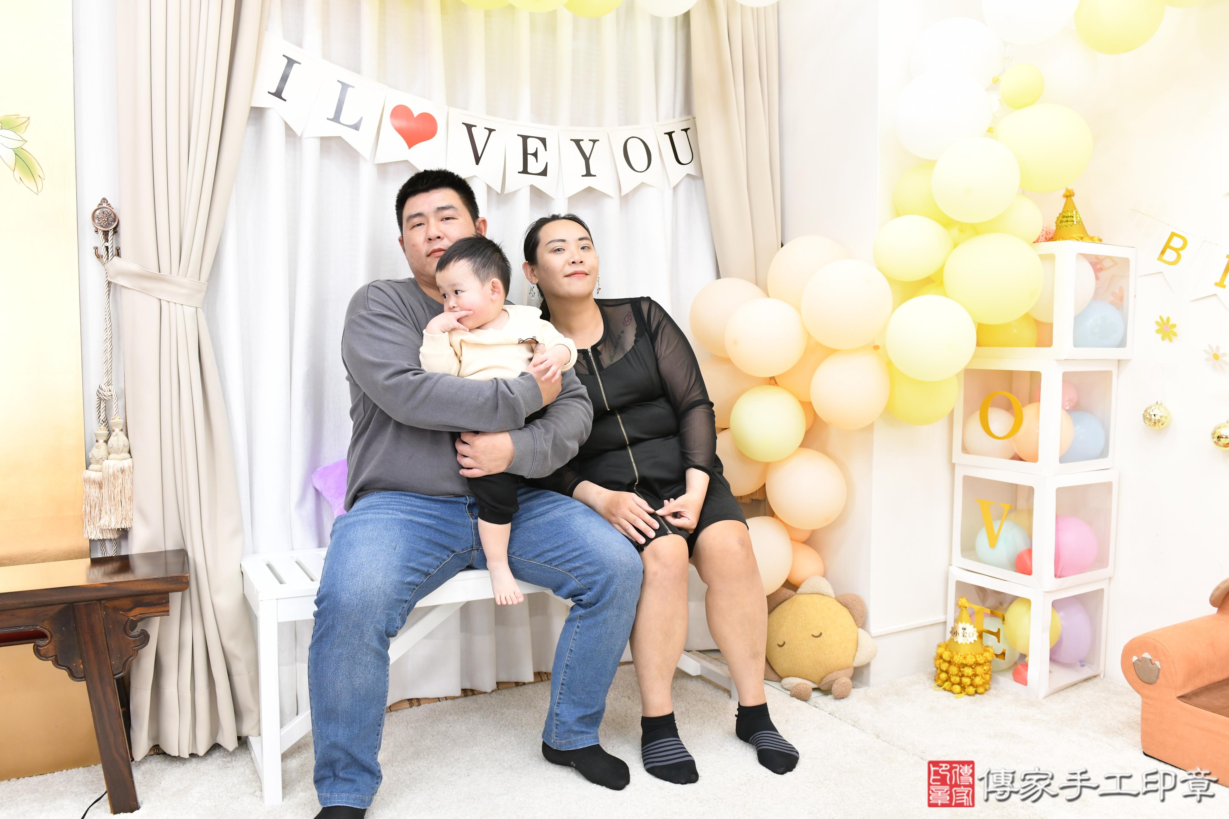 傳家手工印章高雄店、抓周、度脺、美式風會場、傳家嬰兒古禮、吉祥話、抓周道具物品24種、拍照。抓周證書。寶寶抓周、滿周歲、生日快樂、祝福