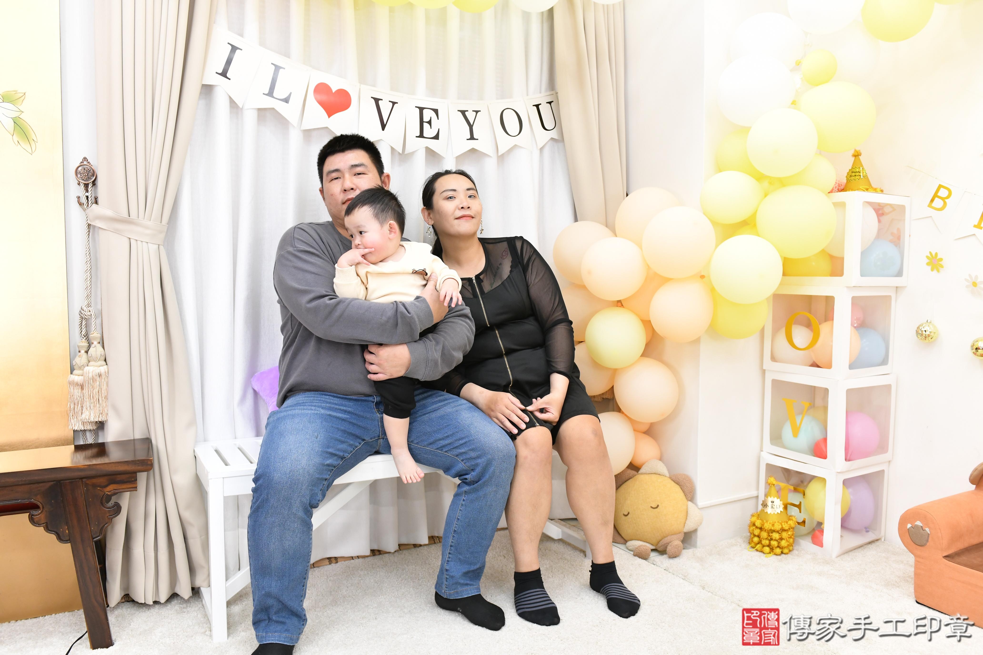 傳家手工印章高雄店、抓周、度脺、美式風會場、傳家嬰兒古禮、吉祥話、抓周道具物品24種、拍照。抓周證書。寶寶抓周、滿周歲、生日快樂、祝福