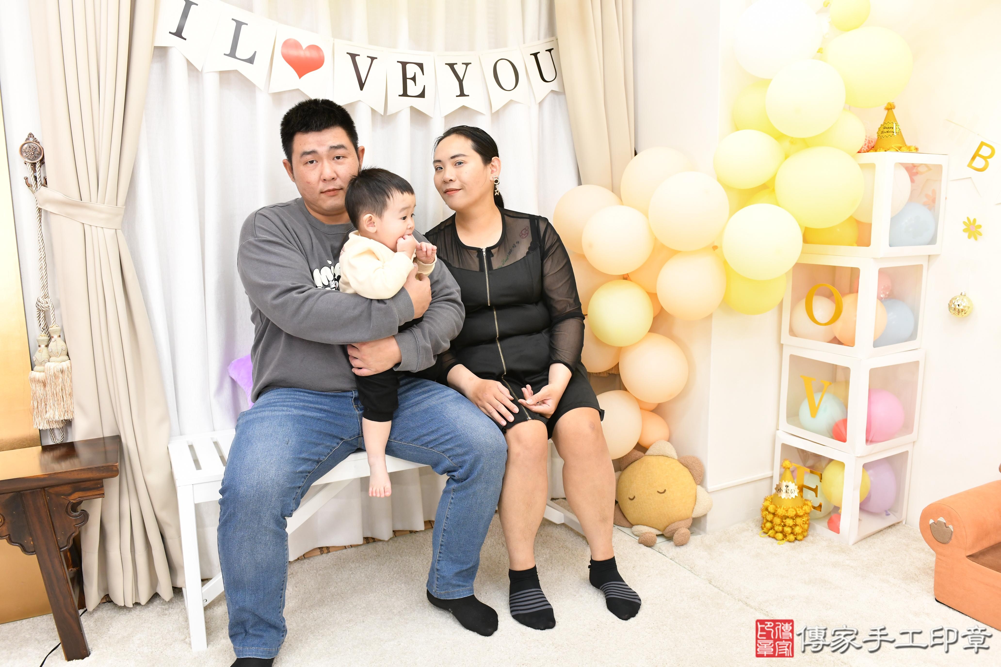 傳家手工印章高雄店、抓周、度脺、美式風會場、傳家嬰兒古禮、吉祥話、抓周道具物品24種、拍照。抓周證書。寶寶抓周、滿周歲、生日快樂、祝福