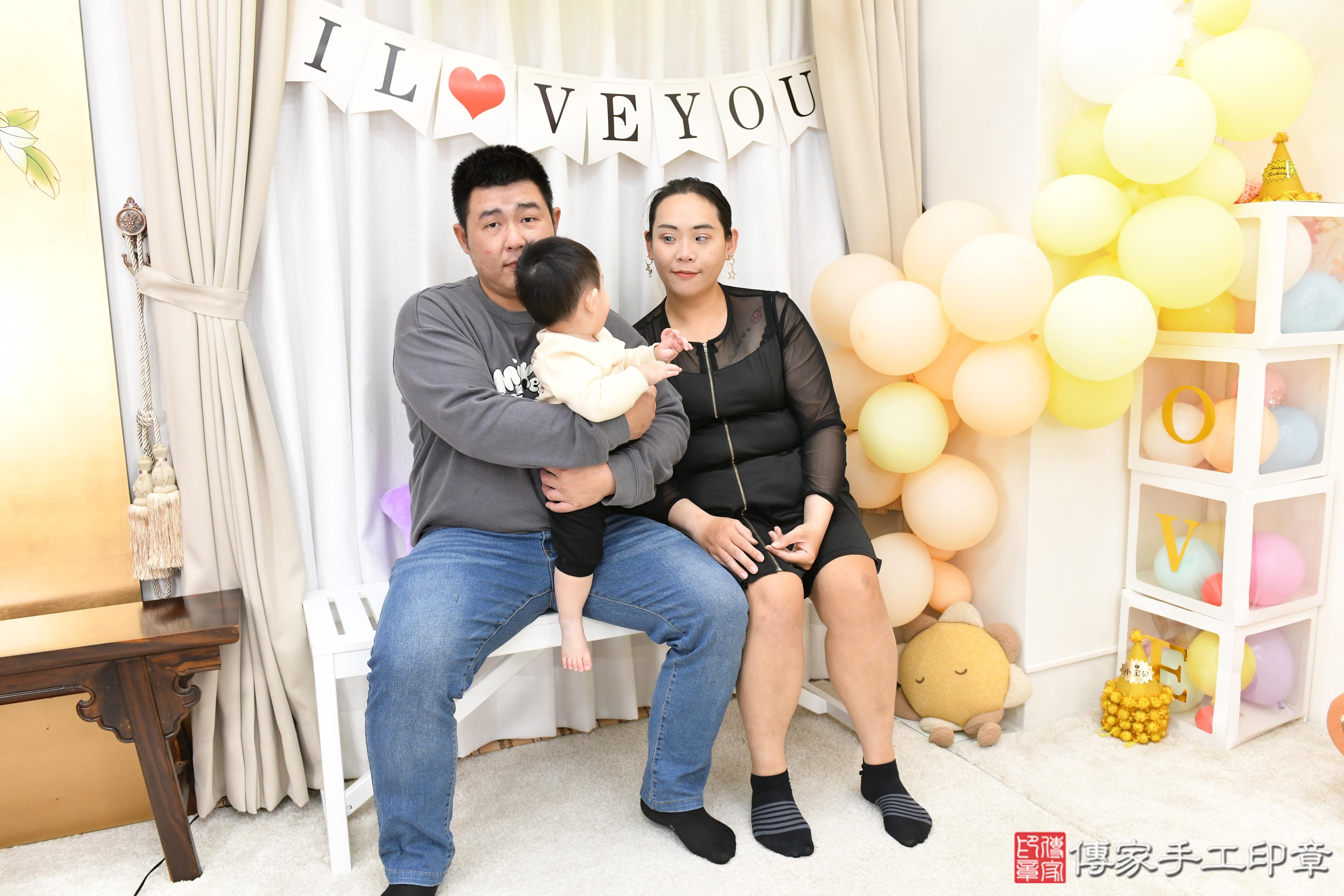 傳家手工印章高雄店、抓周、度脺、美式風會場、傳家嬰兒古禮、吉祥話、抓周道具物品24種、拍照。抓周證書。寶寶抓周、滿周歲、生日快樂、祝福