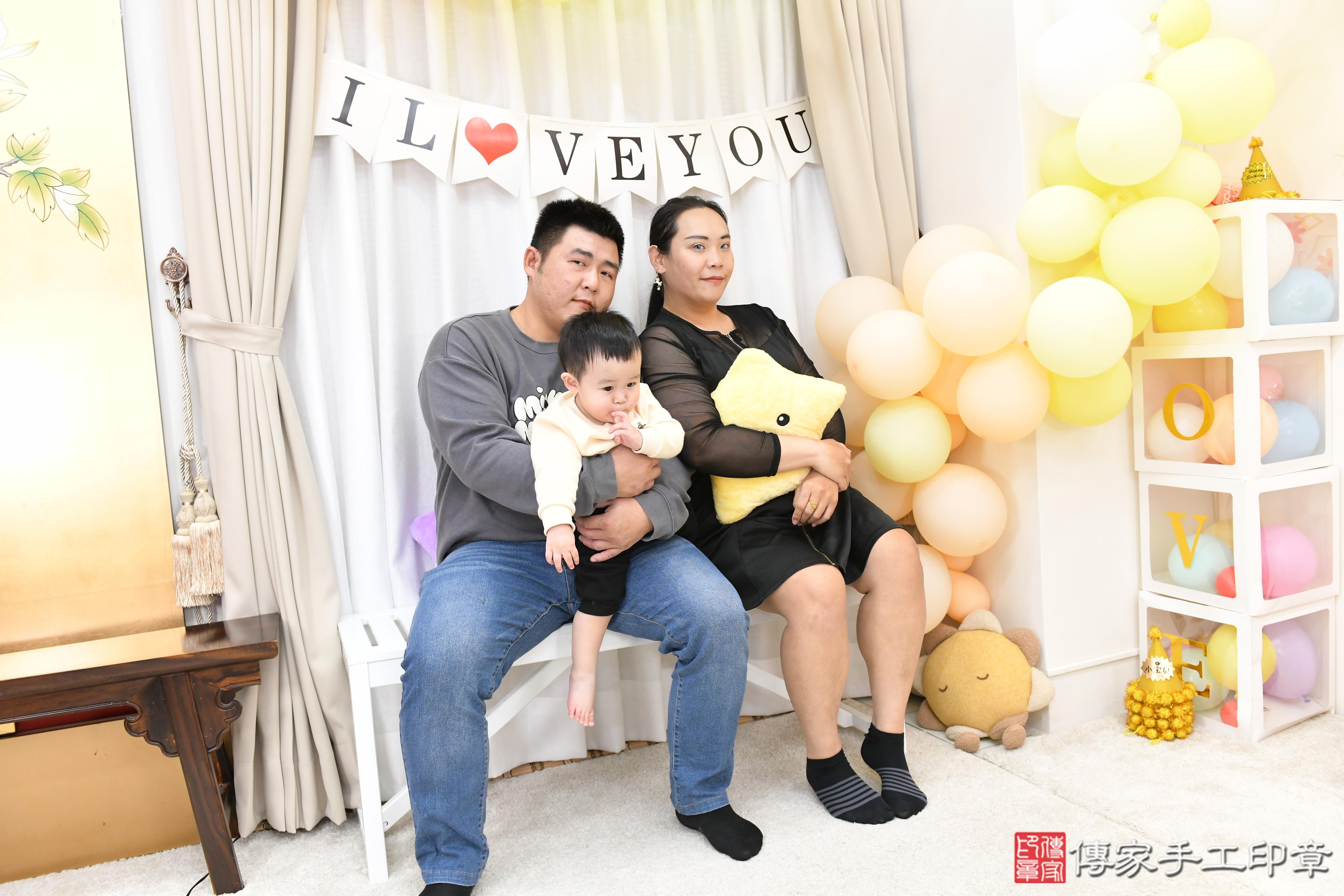 傳家手工印章高雄店、抓周、度脺、美式風會場、傳家嬰兒古禮、吉祥話、抓周道具物品24種、拍照。抓周證書。寶寶抓周、滿周歲、生日快樂、祝福