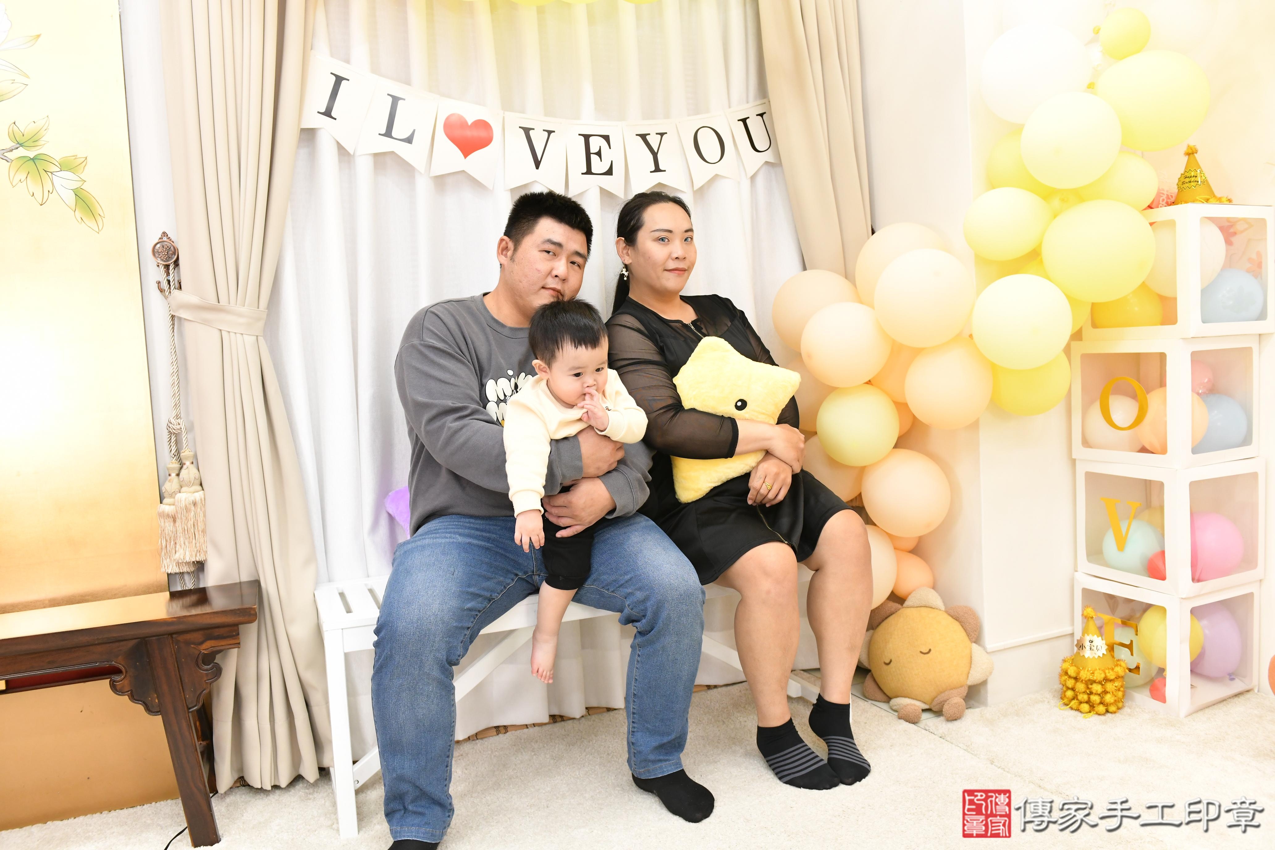 傳家手工印章高雄店、抓周、度脺、美式風會場、傳家嬰兒古禮、吉祥話、抓周道具物品24種、拍照。抓周證書。寶寶抓周、滿周歲、生日快樂、祝福