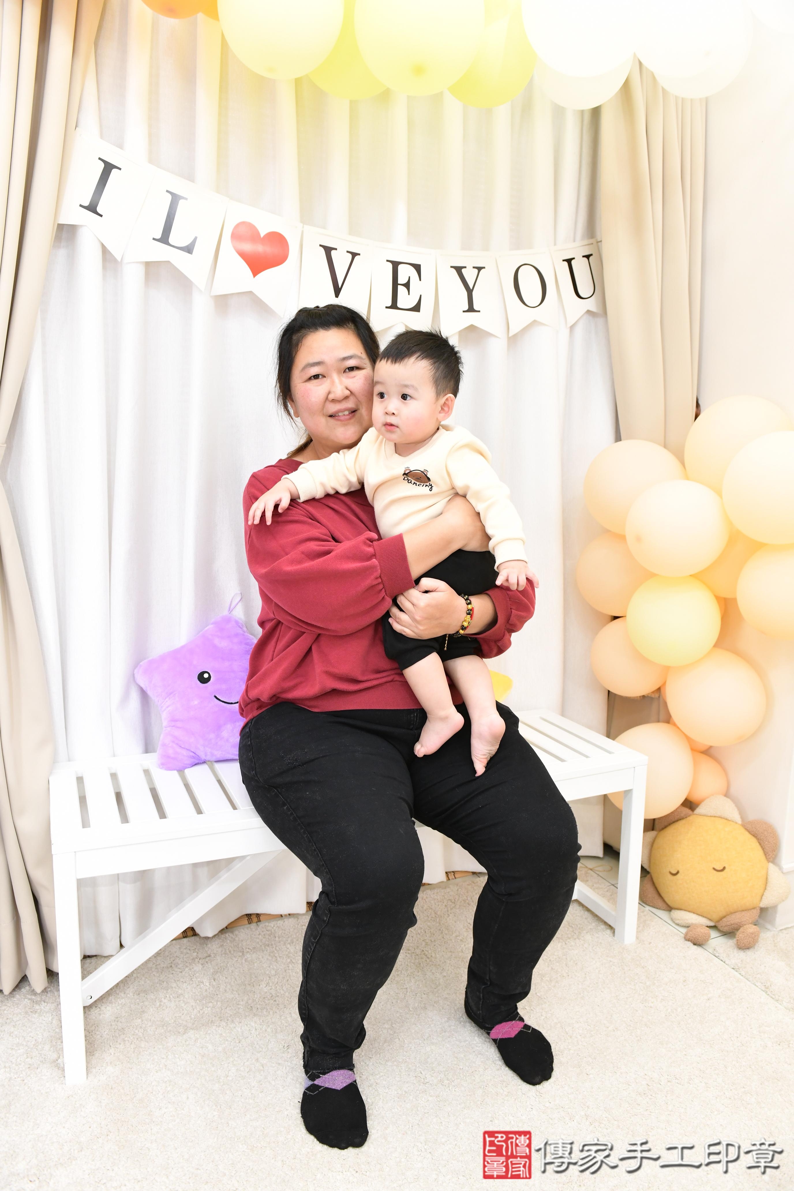 傳家手工印章高雄店、抓周、度脺、美式風會場、傳家嬰兒古禮、吉祥話、抓周道具物品24種、拍照。抓周證書。寶寶抓周、滿周歲、生日快樂、祝福