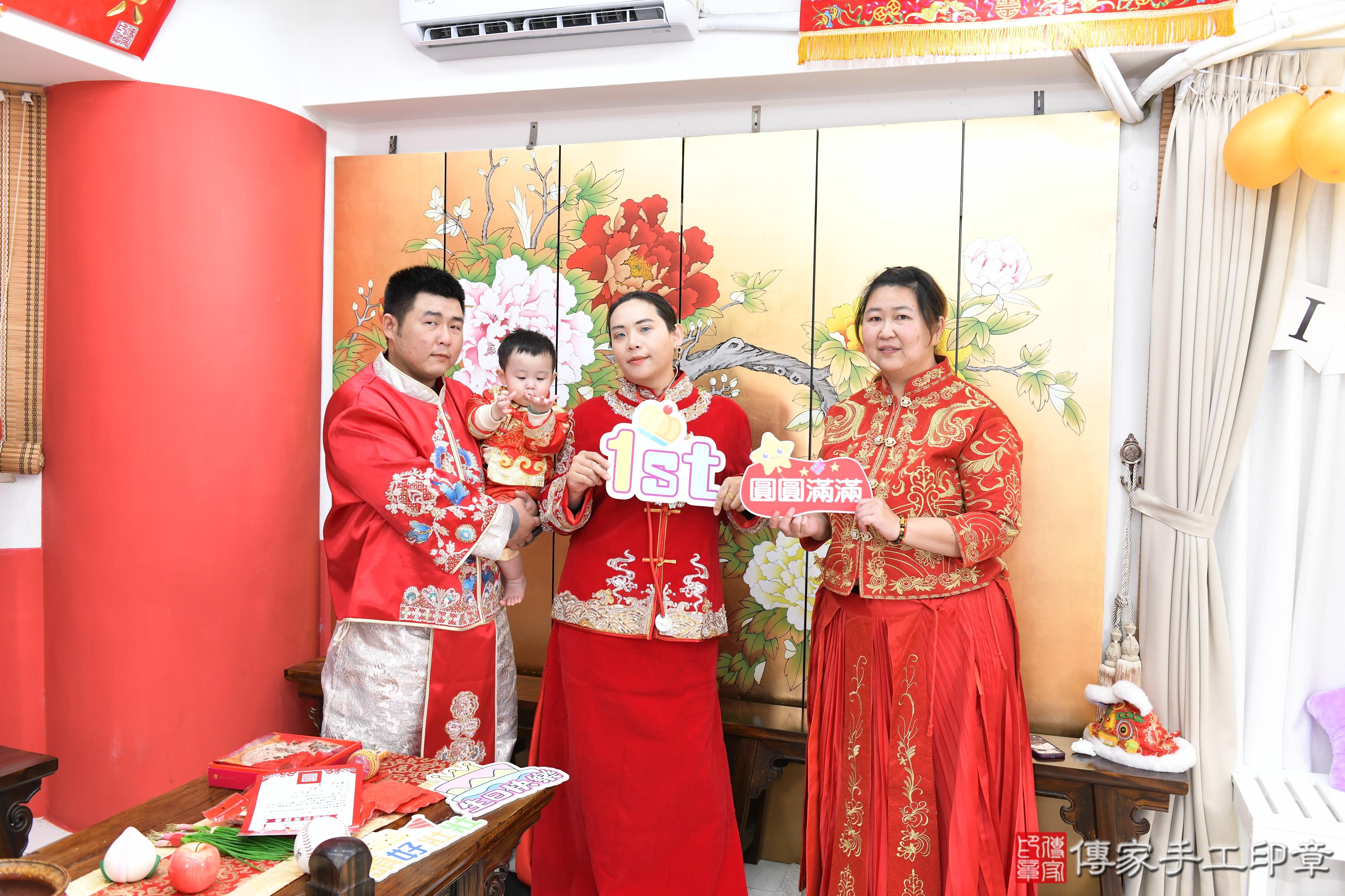 傳家手工印章高雄店、抓周、度脺、美式風會場、傳家嬰兒古禮、吉祥話、抓周道具物品24種、拍照。抓周證書。寶寶抓周、滿周歲、生日快樂、祝福