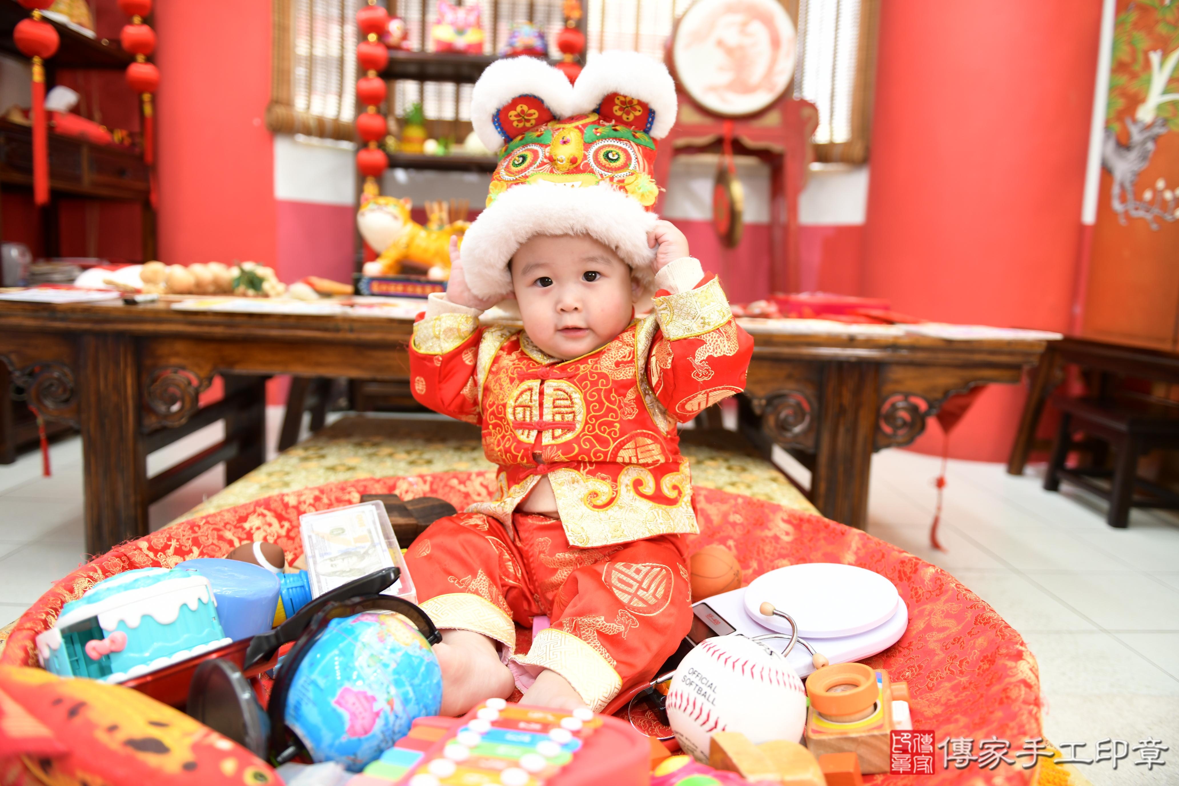 傳家手工印章高雄店、抓周、度脺、美式風會場、傳家嬰兒古禮、吉祥話、抓周道具物品24種、拍照。抓周證書。寶寶抓周、滿周歲、生日快樂、祝福