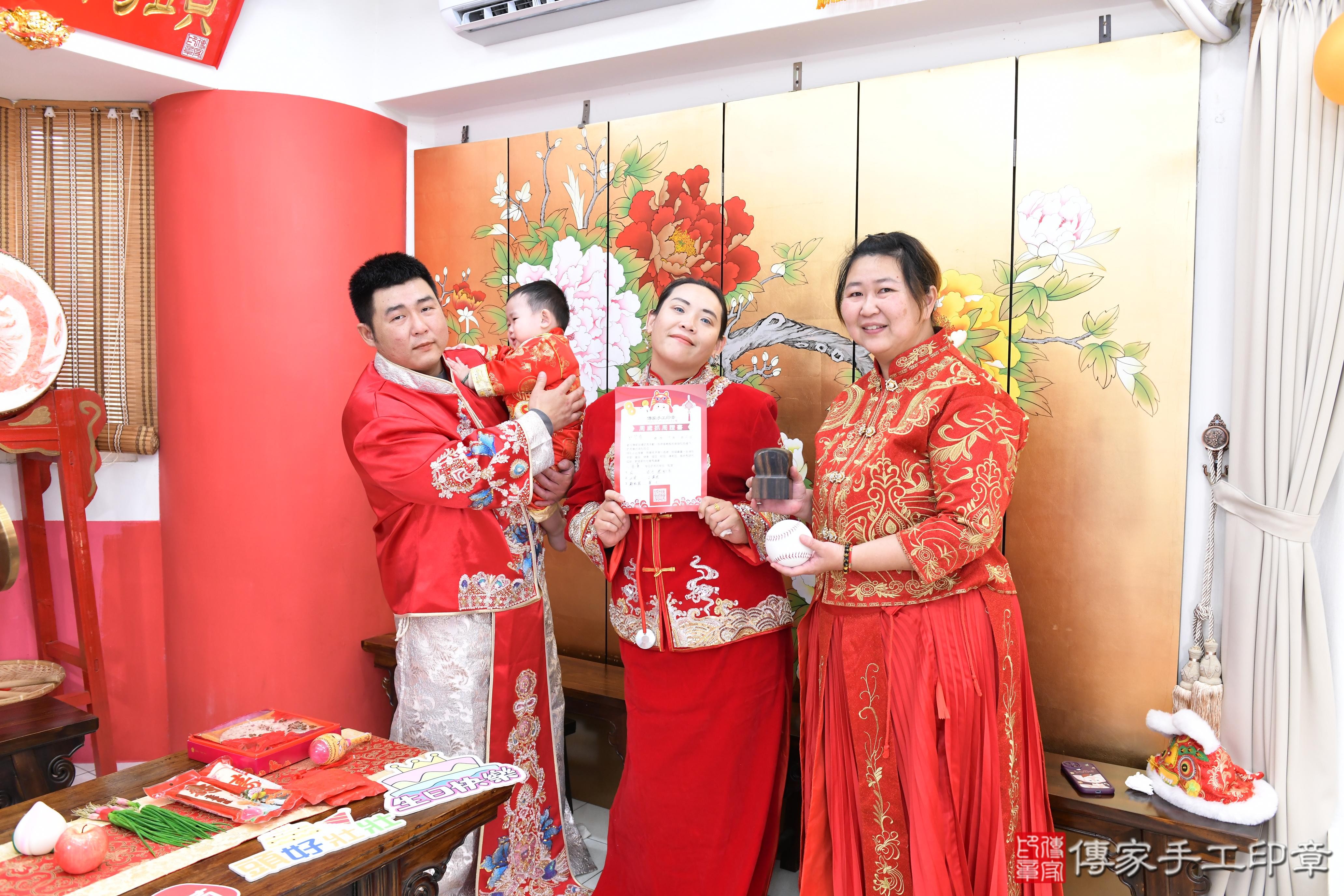 傳家手工印章高雄店、抓周、度脺、美式風會場、傳家嬰兒古禮、吉祥話、抓周道具物品24種、拍照。抓周證書。寶寶抓周、滿周歲、生日快樂、祝福