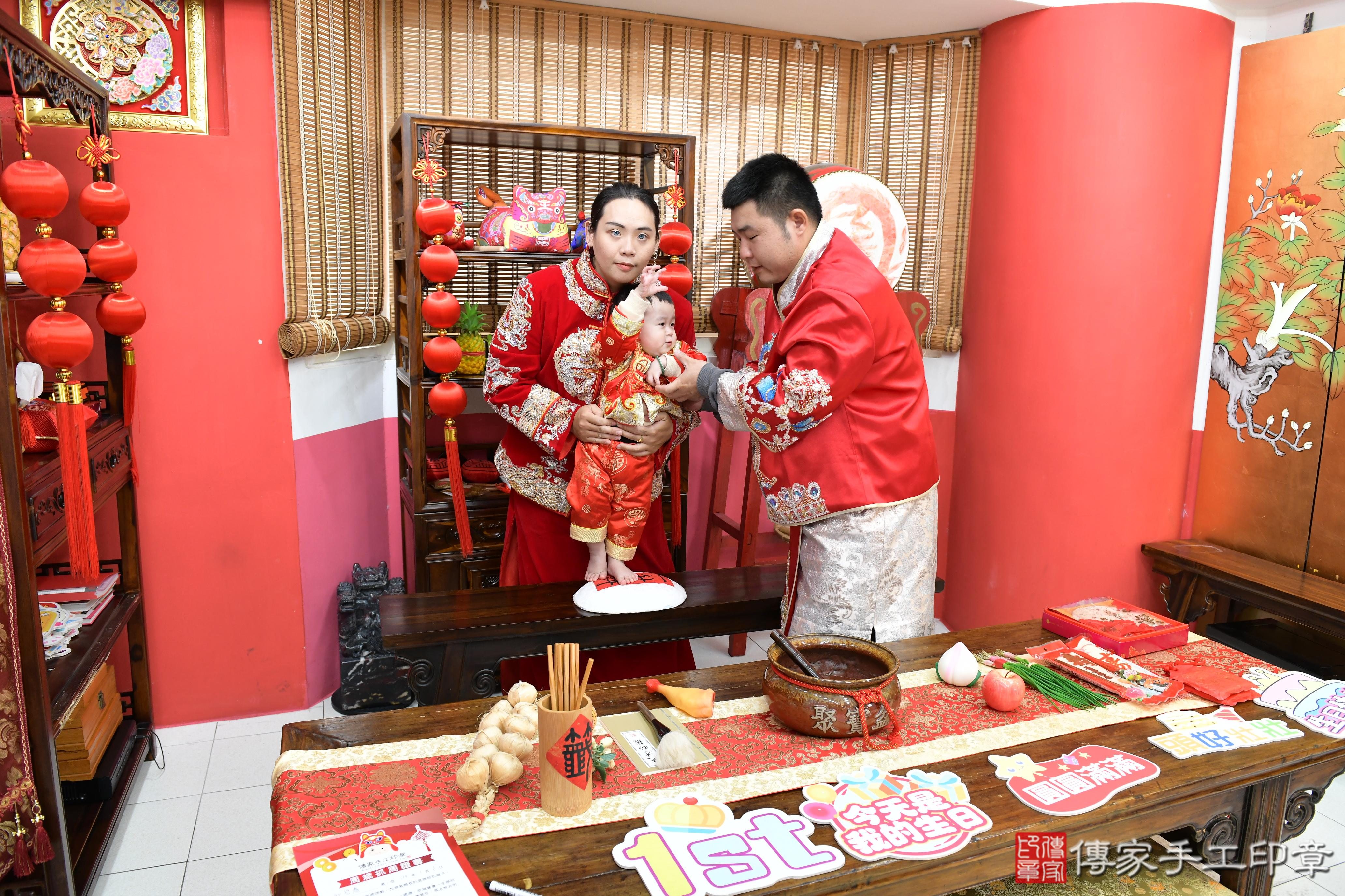 傳家手工印章高雄店、抓周、度脺、美式風會場、傳家嬰兒古禮、吉祥話、抓周道具物品24種、拍照。抓周證書。寶寶抓周、滿周歲、生日快樂、祝福