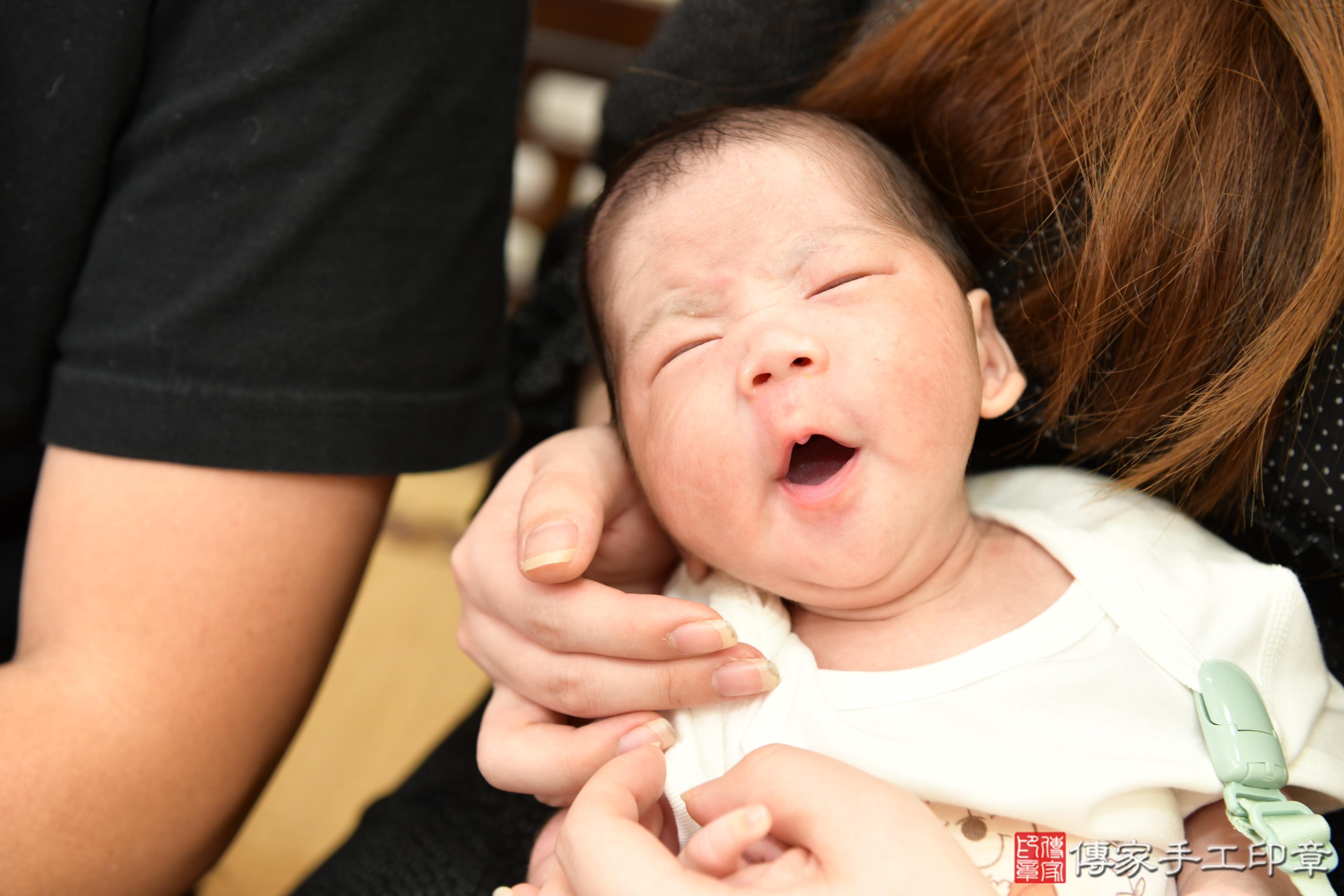 傳家手工印章台南店、抓周、度脺、美式風會場、傳家嬰兒古禮、吉祥話、抓周道具物品24種、拍照。抓周證書。寶寶抓周、滿周歲、生日快樂、祝福