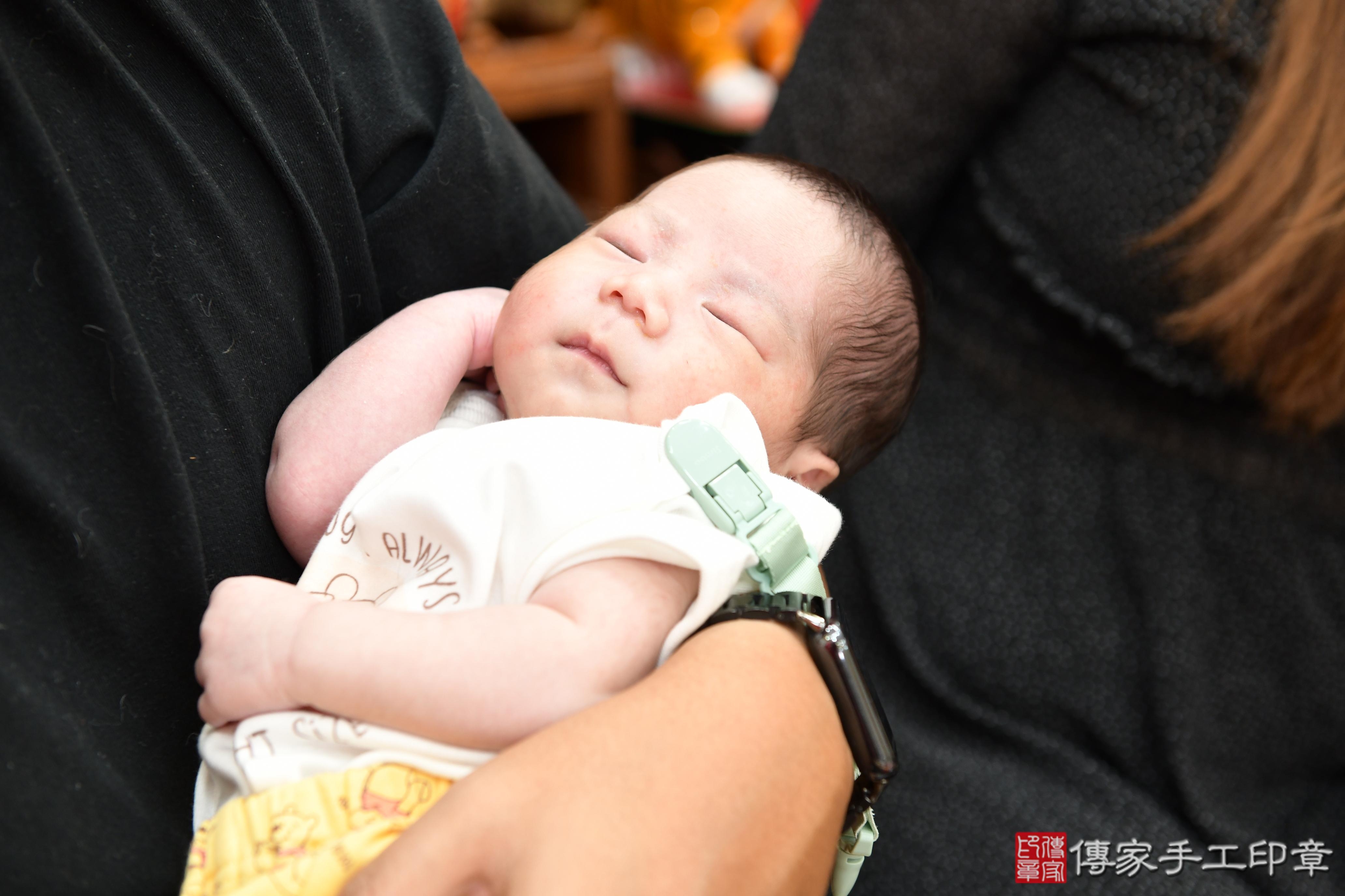 傳家手工印章台南店、抓周、度脺、美式風會場、傳家嬰兒古禮、吉祥話、抓周道具物品24種、拍照。抓周證書。寶寶抓周、滿周歲、生日快樂、祝福