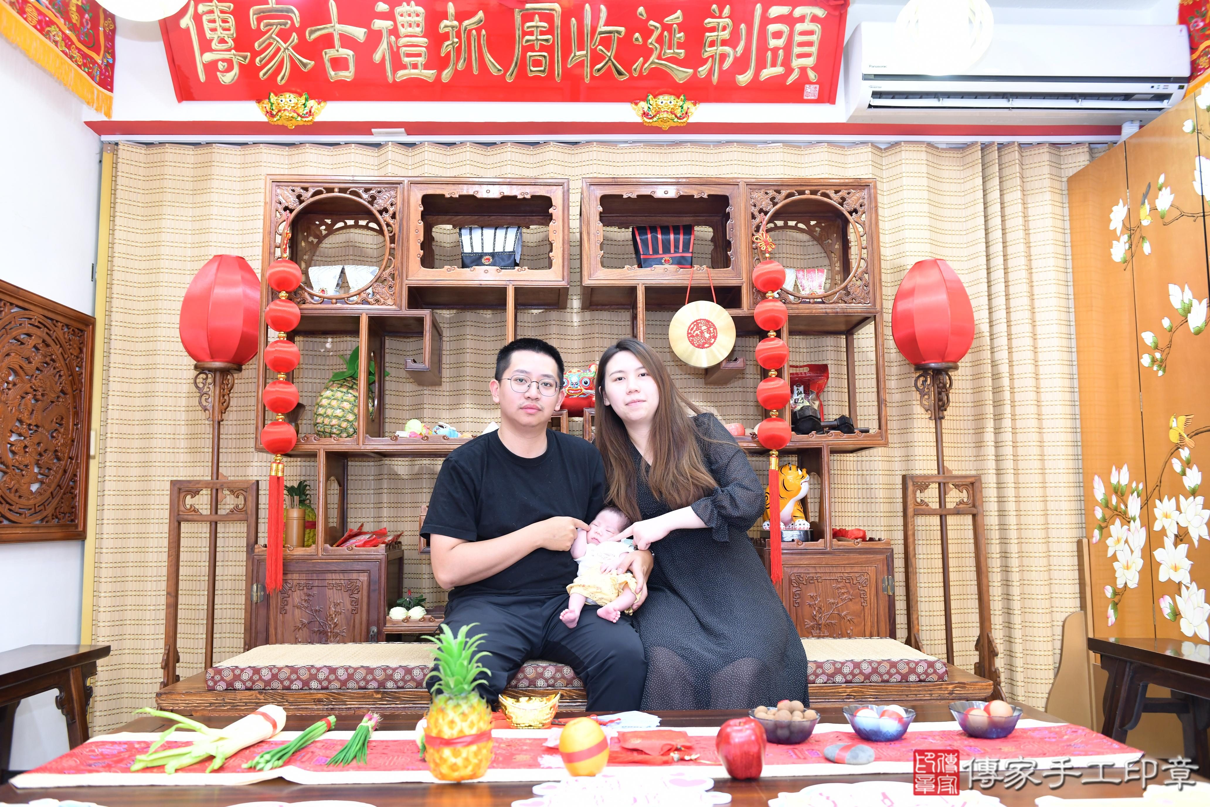 傳家手工印章台南店、抓周、度脺、美式風會場、傳家嬰兒古禮、吉祥話、抓周道具物品24種、拍照。抓周證書。寶寶抓周、滿周歲、生日快樂、祝福