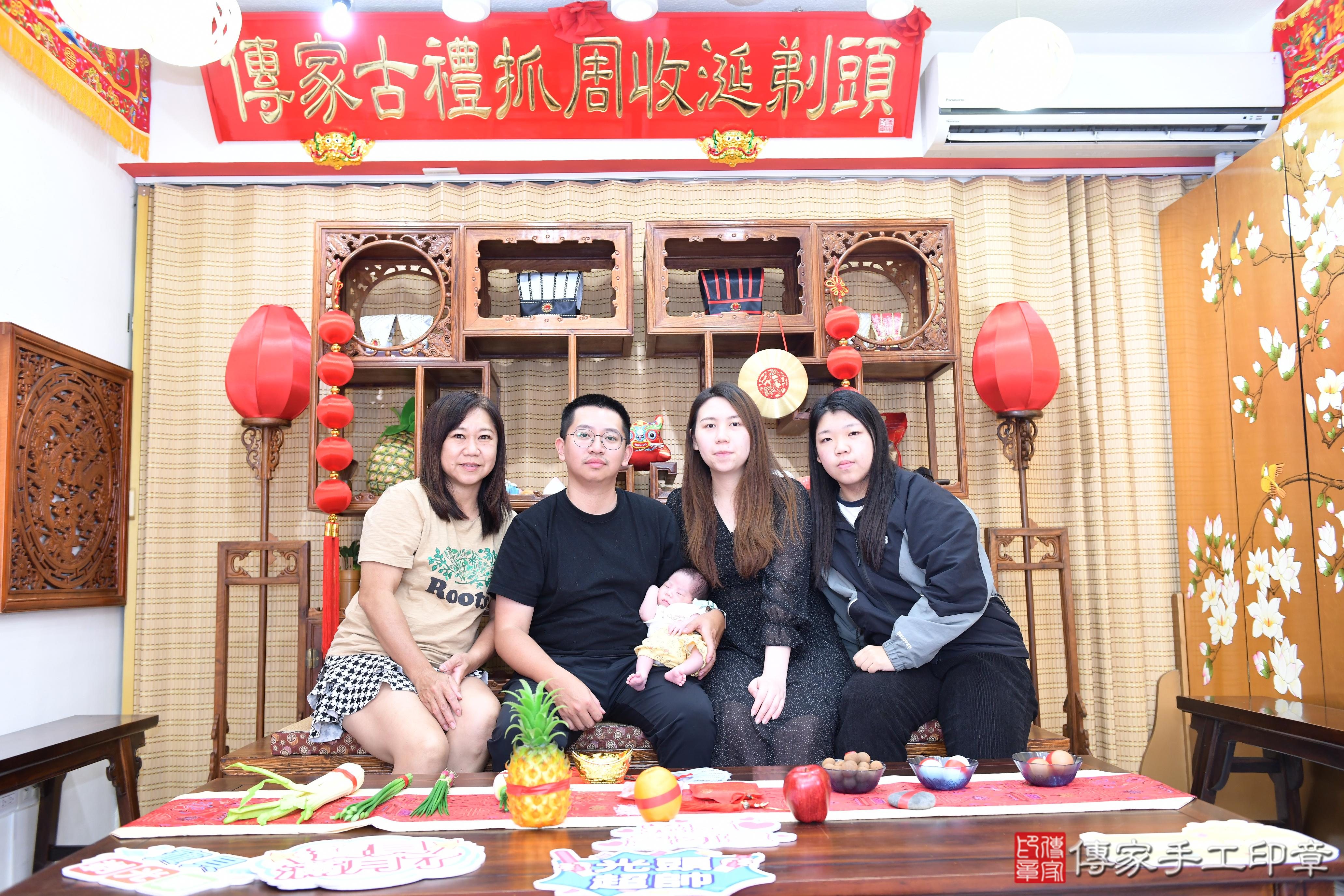 傳家手工印章台南店、抓周、度脺、美式風會場、傳家嬰兒古禮、吉祥話、抓周道具物品24種、拍照。抓周證書。寶寶抓周、滿周歲、生日快樂、祝福