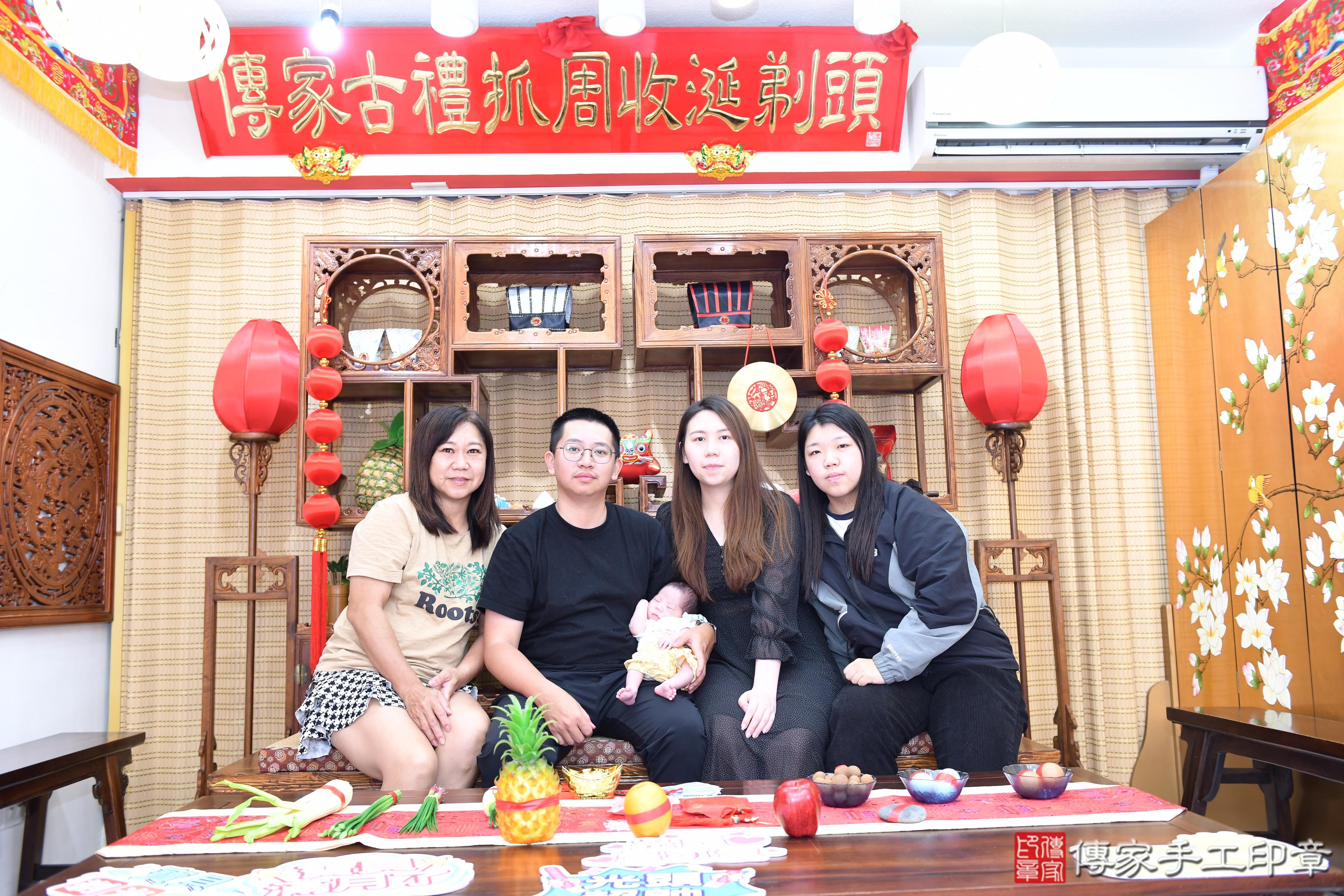 傳家手工印章台南店、抓周、度脺、美式風會場、傳家嬰兒古禮、吉祥話、抓周道具物品24種、拍照。抓周證書。寶寶抓周、滿周歲、生日快樂、祝福