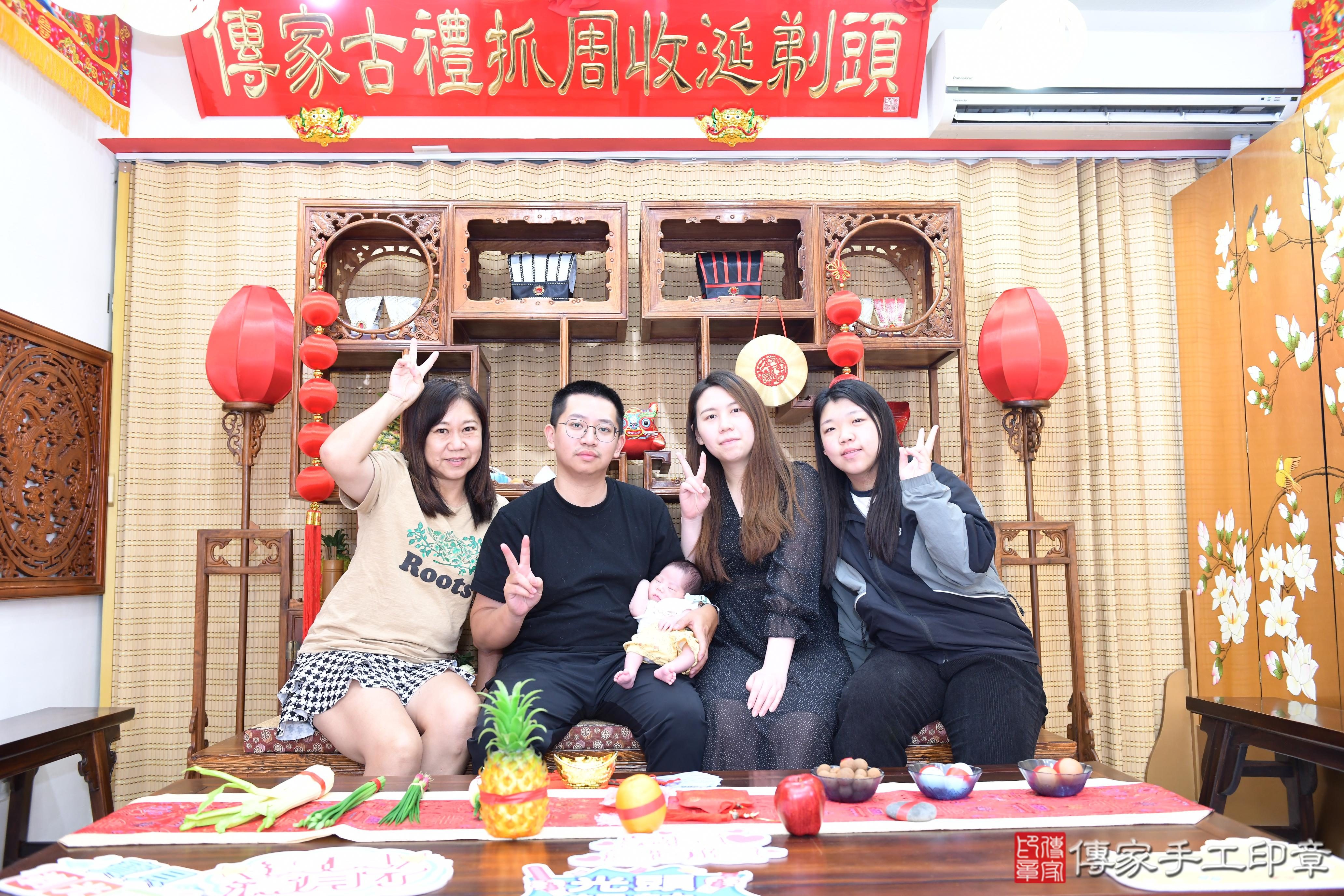 傳家手工印章台南店、抓周、度脺、美式風會場、傳家嬰兒古禮、吉祥話、抓周道具物品24種、拍照。抓周證書。寶寶抓周、滿周歲、生日快樂、祝福