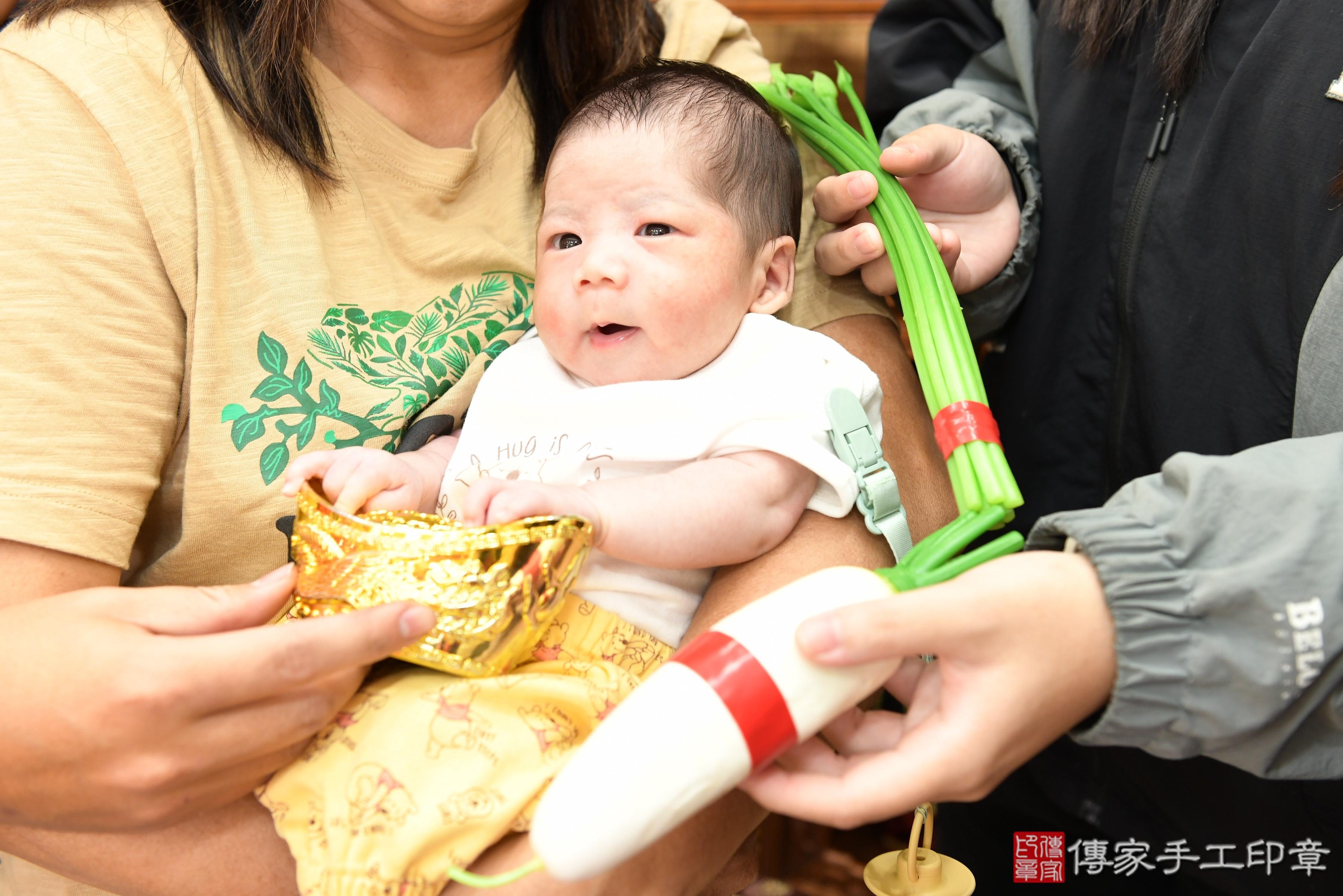 傳家手工印章台南店、抓周、度脺、美式風會場、傳家嬰兒古禮、吉祥話、抓周道具物品24種、拍照。抓周證書。寶寶抓周、滿周歲、生日快樂、祝福