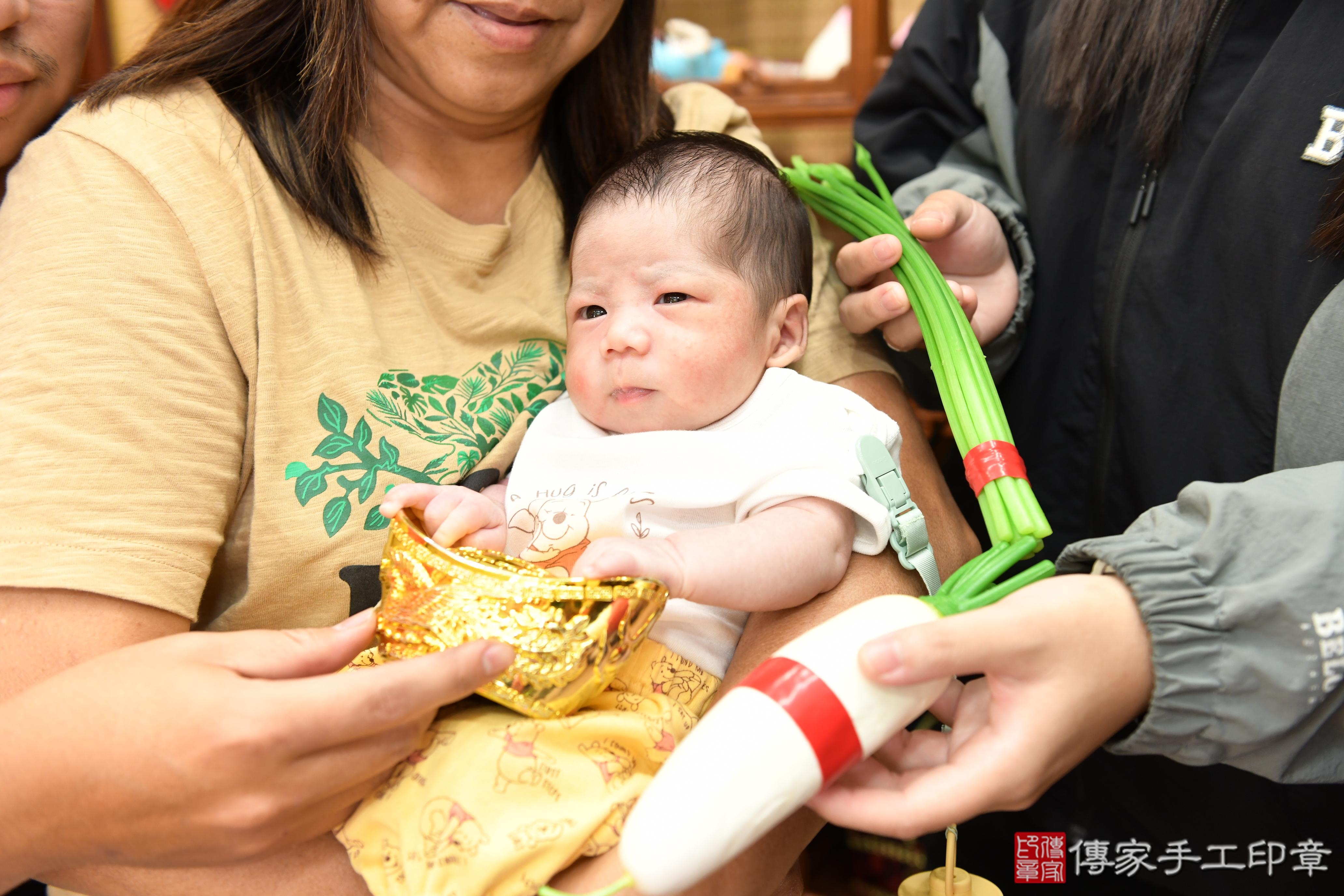 傳家手工印章台南店、抓周、度脺、美式風會場、傳家嬰兒古禮、吉祥話、抓周道具物品24種、拍照。抓周證書。寶寶抓周、滿周歲、生日快樂、祝福