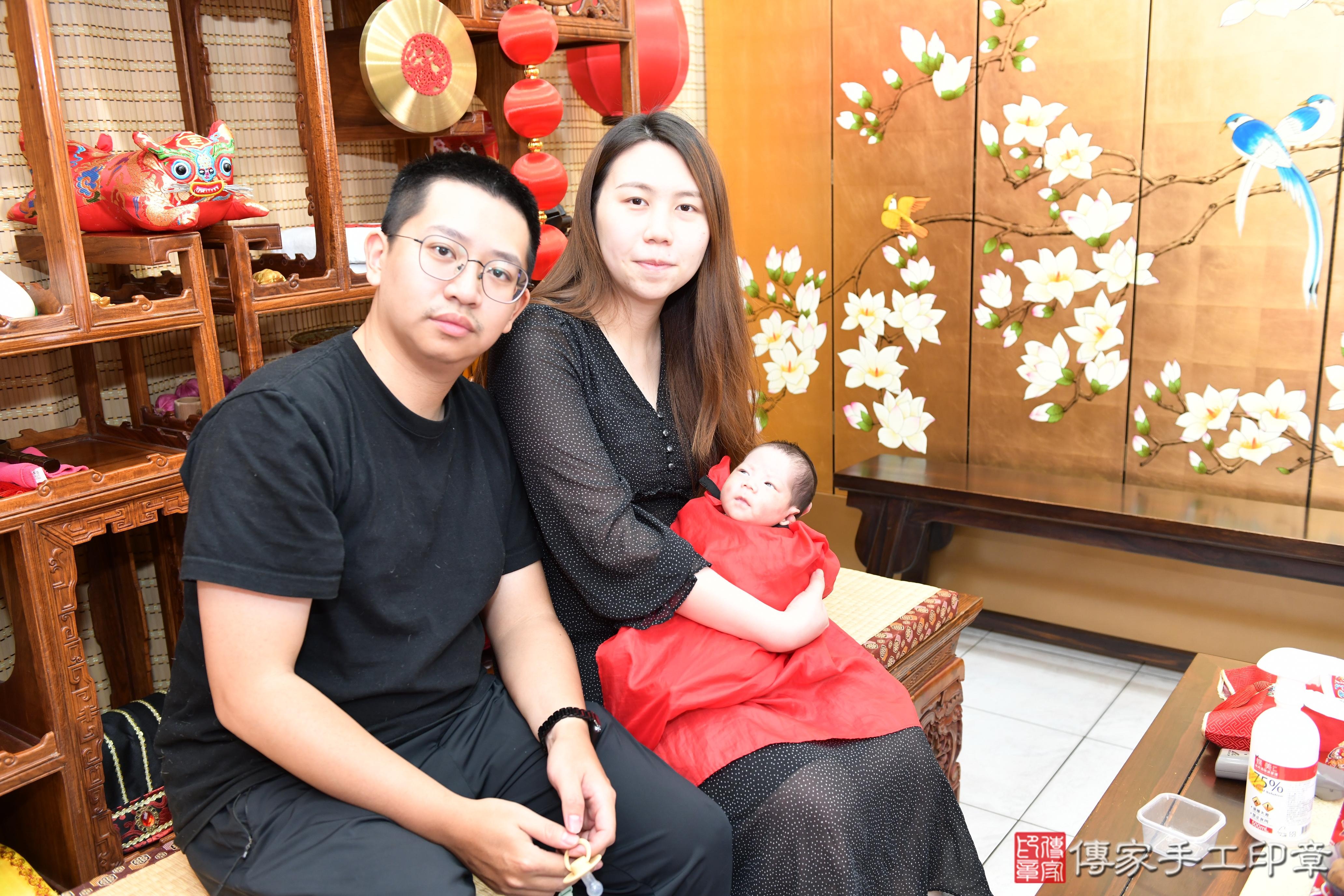 傳家手工印章台南店、抓周、度脺、美式風會場、傳家嬰兒古禮、吉祥話、抓周道具物品24種、拍照。抓周證書。寶寶抓周、滿周歲、生日快樂、祝福