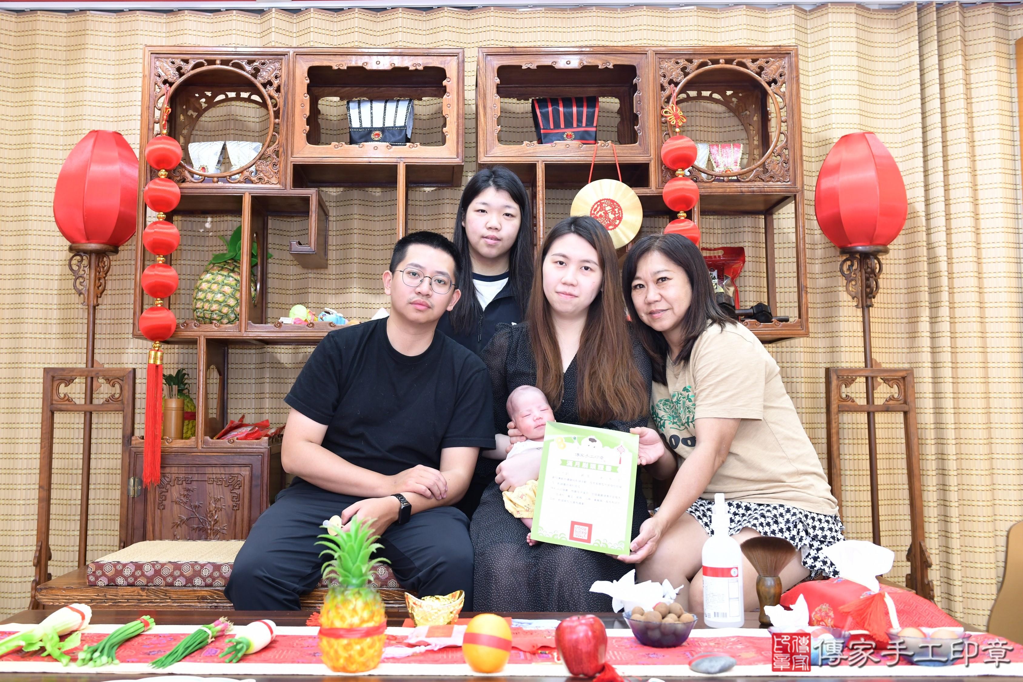 傳家手工印章台南店、抓周、度脺、美式風會場、傳家嬰兒古禮、吉祥話、抓周道具物品24種、拍照。抓周證書。寶寶抓周、滿周歲、生日快樂、祝福