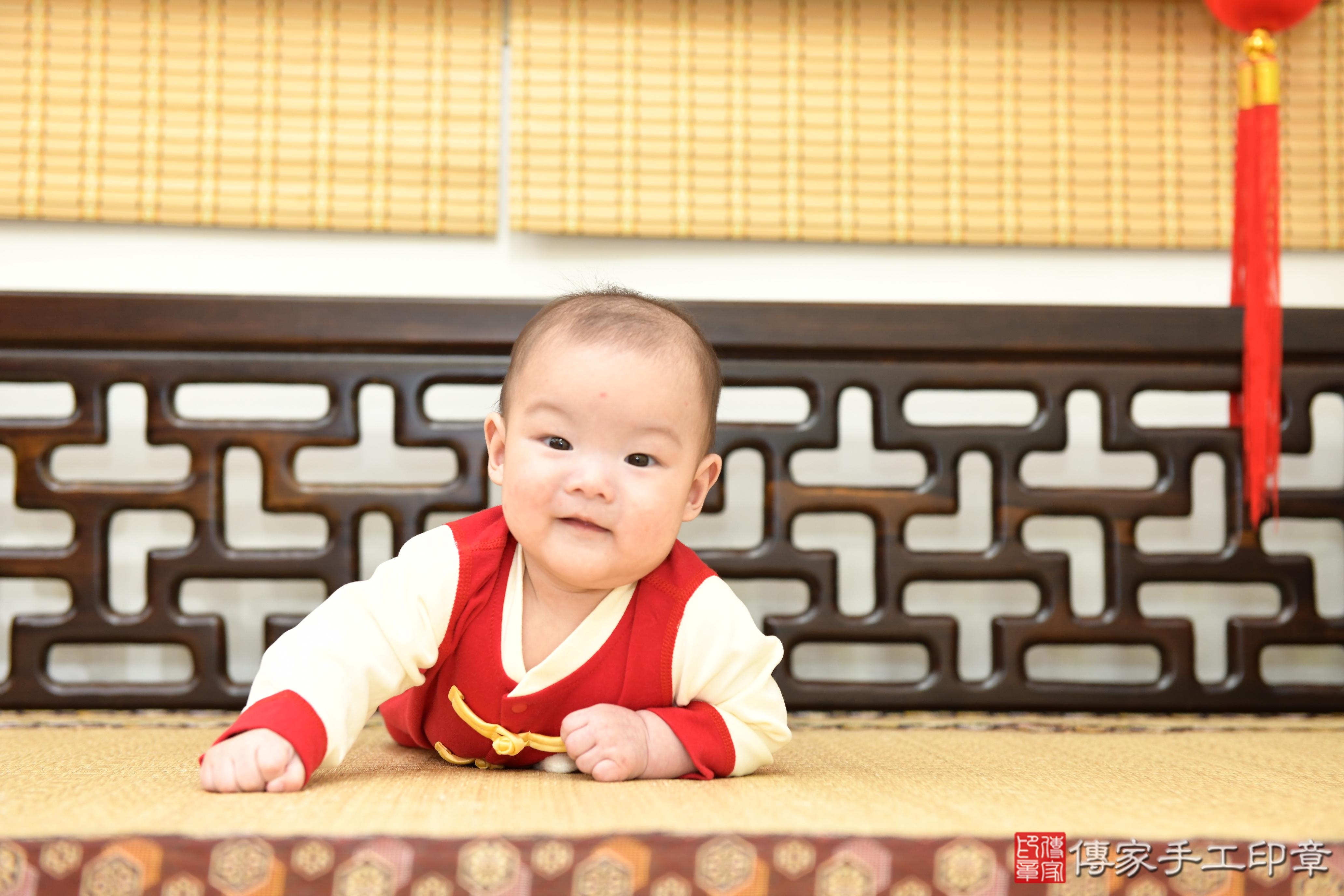 傳家手工印章台南店、抓周、度脺、美式風會場、傳家嬰兒古禮、吉祥話、抓周道具物品24種、拍照。抓周證書。寶寶抓周、滿周歲、生日快樂、祝福
