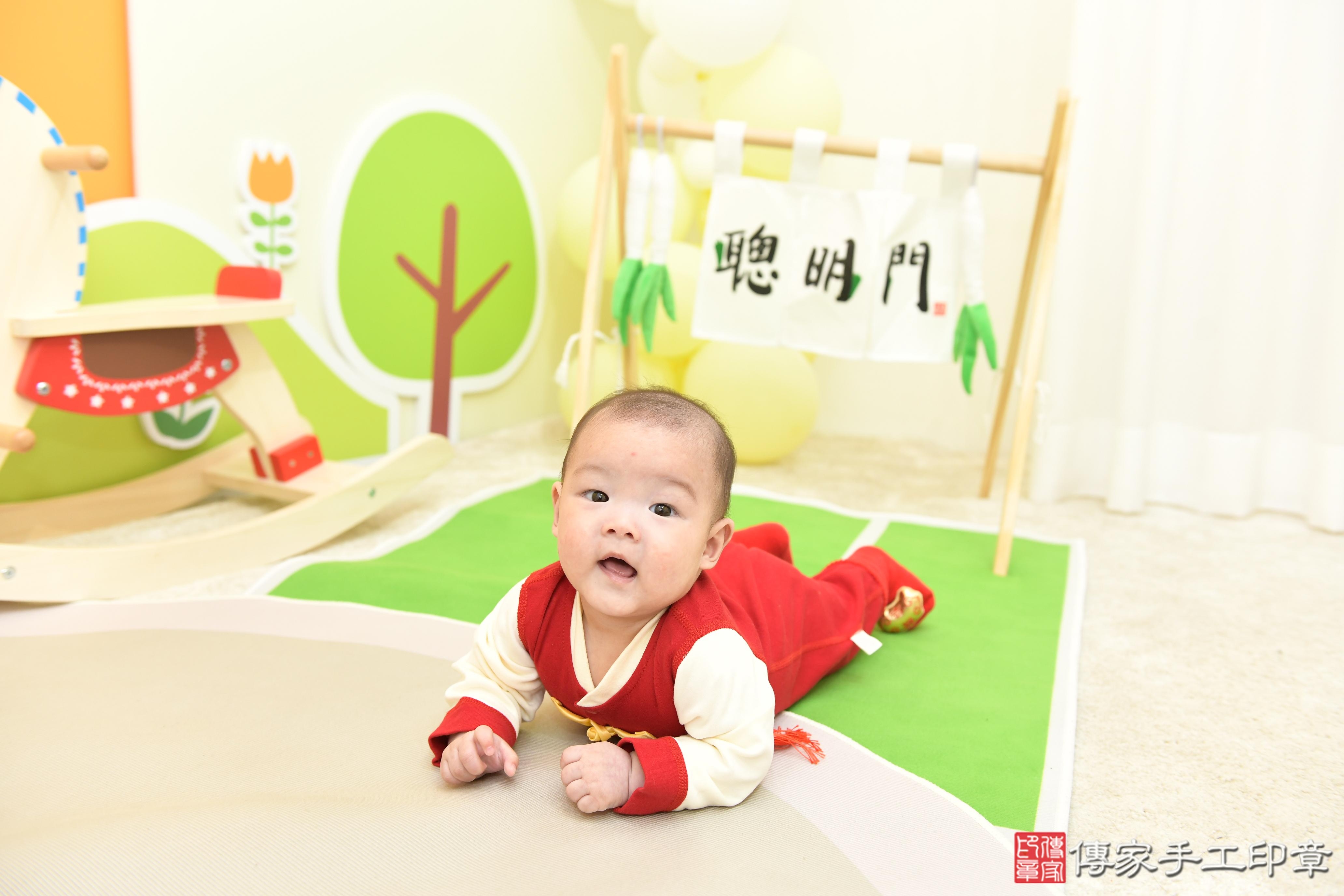 傳家手工印章台南店、抓周、度脺、美式風會場、傳家嬰兒古禮、吉祥話、抓周道具物品24種、拍照。抓周證書。寶寶抓周、滿周歲、生日快樂、祝福