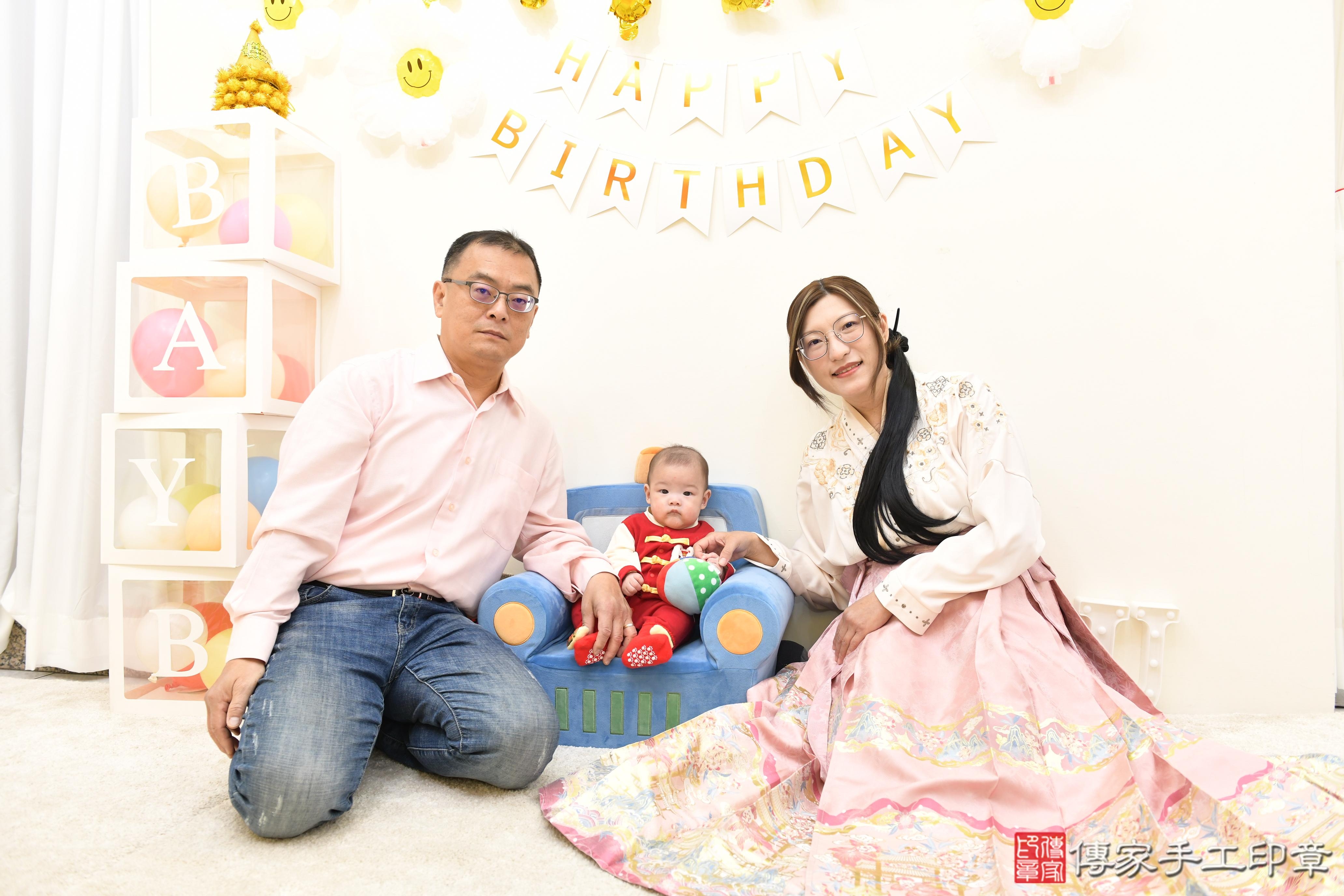 傳家手工印章台南店、抓周、度脺、美式風會場、傳家嬰兒古禮、吉祥話、抓周道具物品24種、拍照。抓周證書。寶寶抓周、滿周歲、生日快樂、祝福