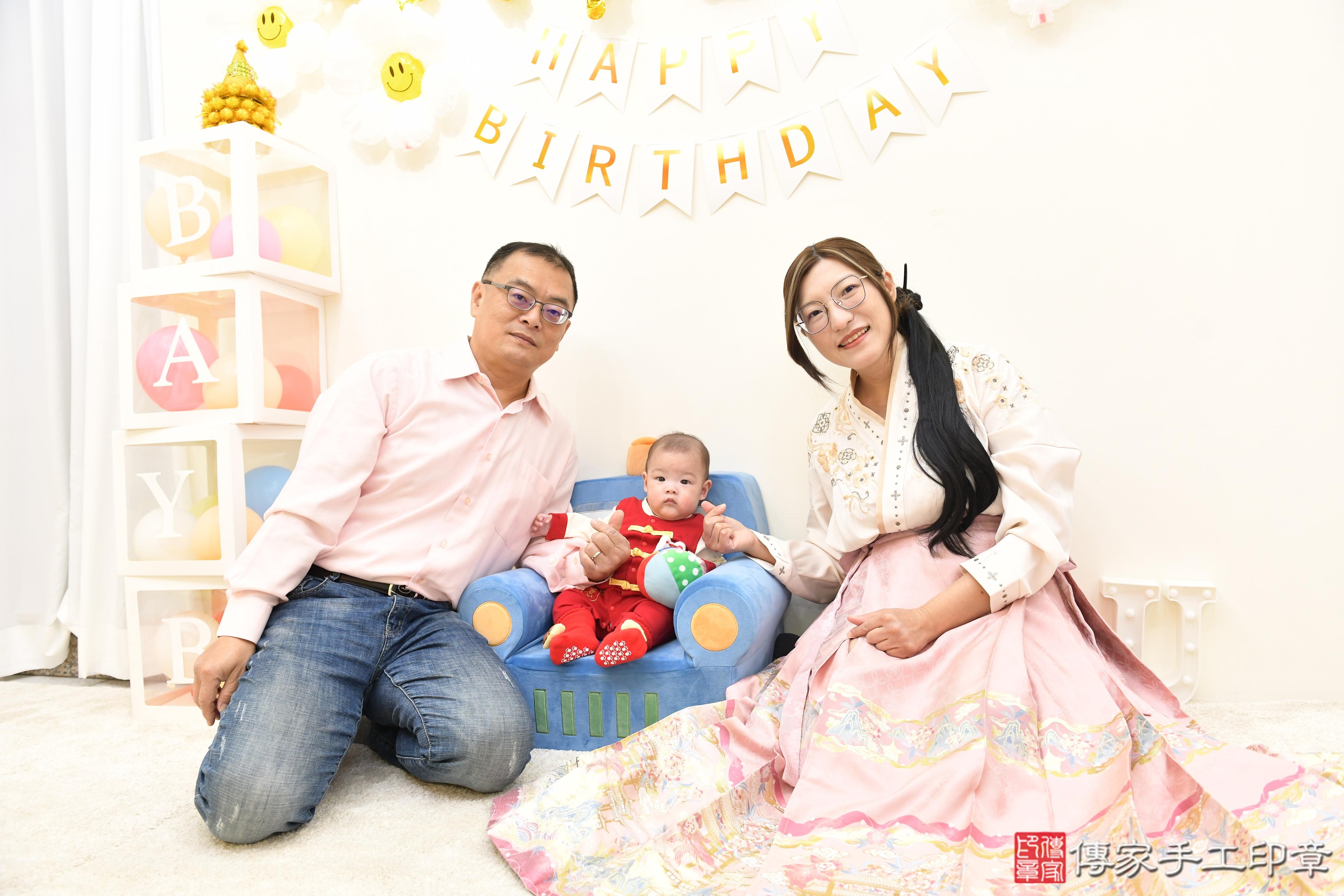 傳家手工印章台南店、抓周、度脺、美式風會場、傳家嬰兒古禮、吉祥話、抓周道具物品24種、拍照。抓周證書。寶寶抓周、滿周歲、生日快樂、祝福