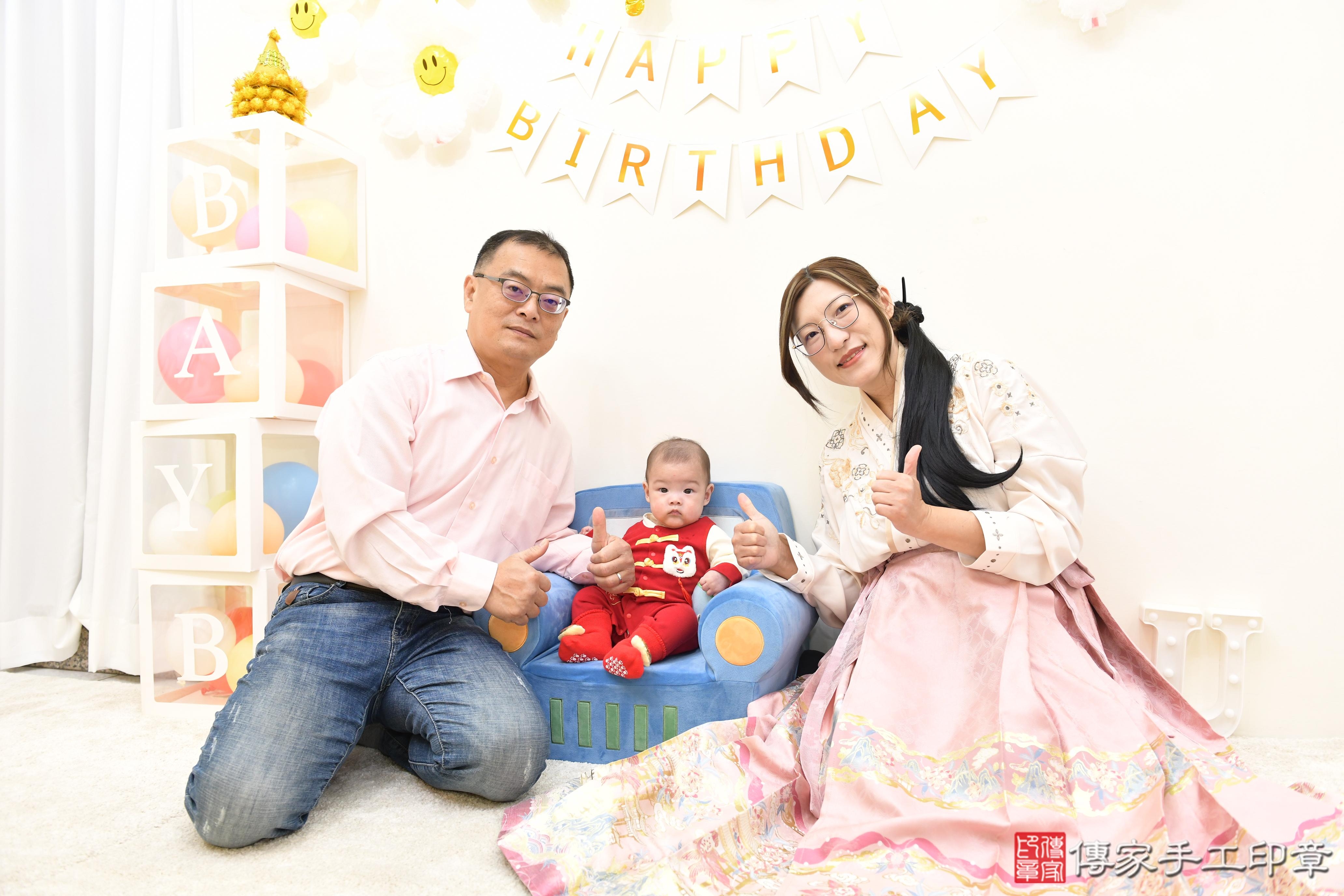 傳家手工印章台南店、抓周、度脺、美式風會場、傳家嬰兒古禮、吉祥話、抓周道具物品24種、拍照。抓周證書。寶寶抓周、滿周歲、生日快樂、祝福