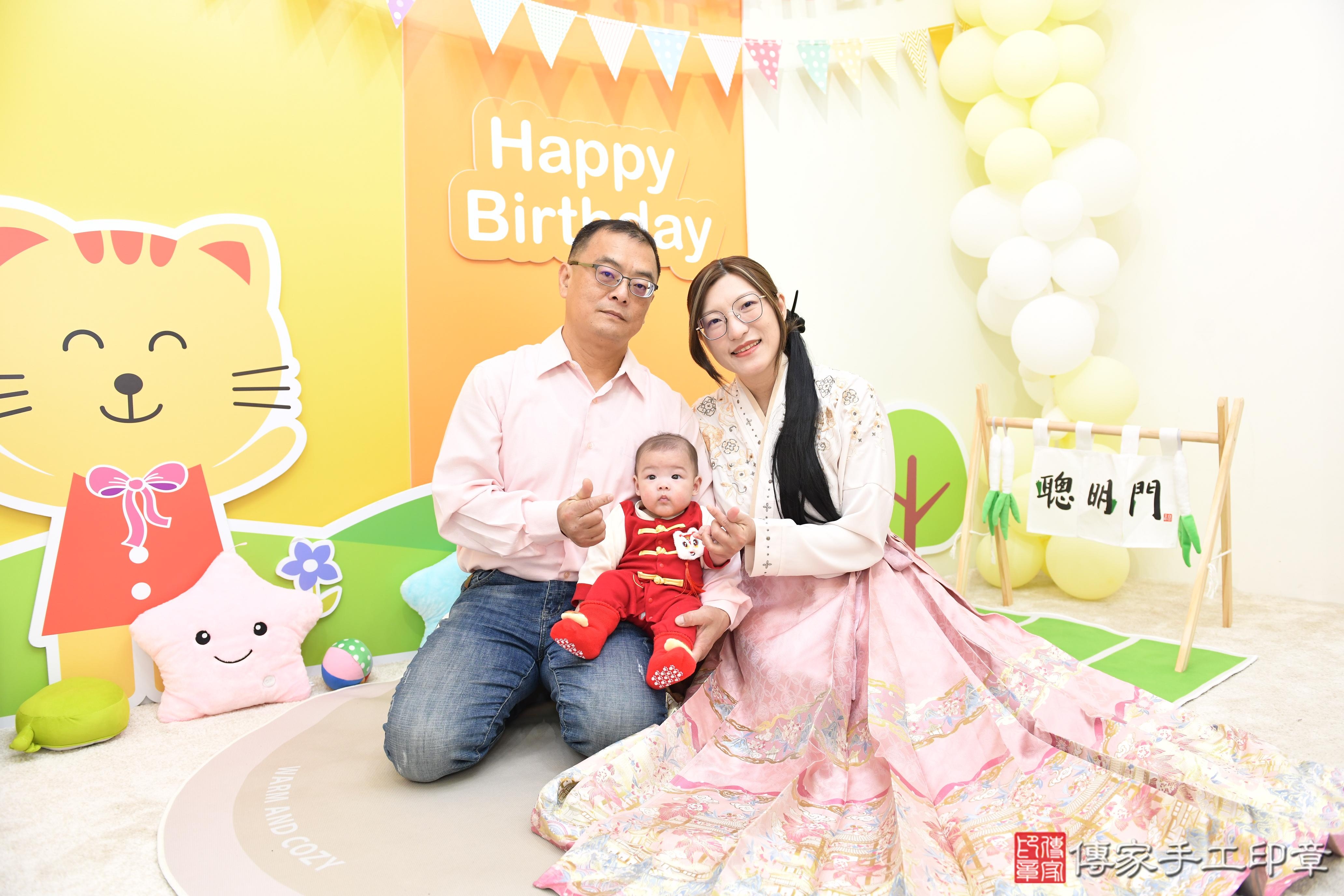 傳家手工印章台南店、抓周、度脺、美式風會場、傳家嬰兒古禮、吉祥話、抓周道具物品24種、拍照。抓周證書。寶寶抓周、滿周歲、生日快樂、祝福