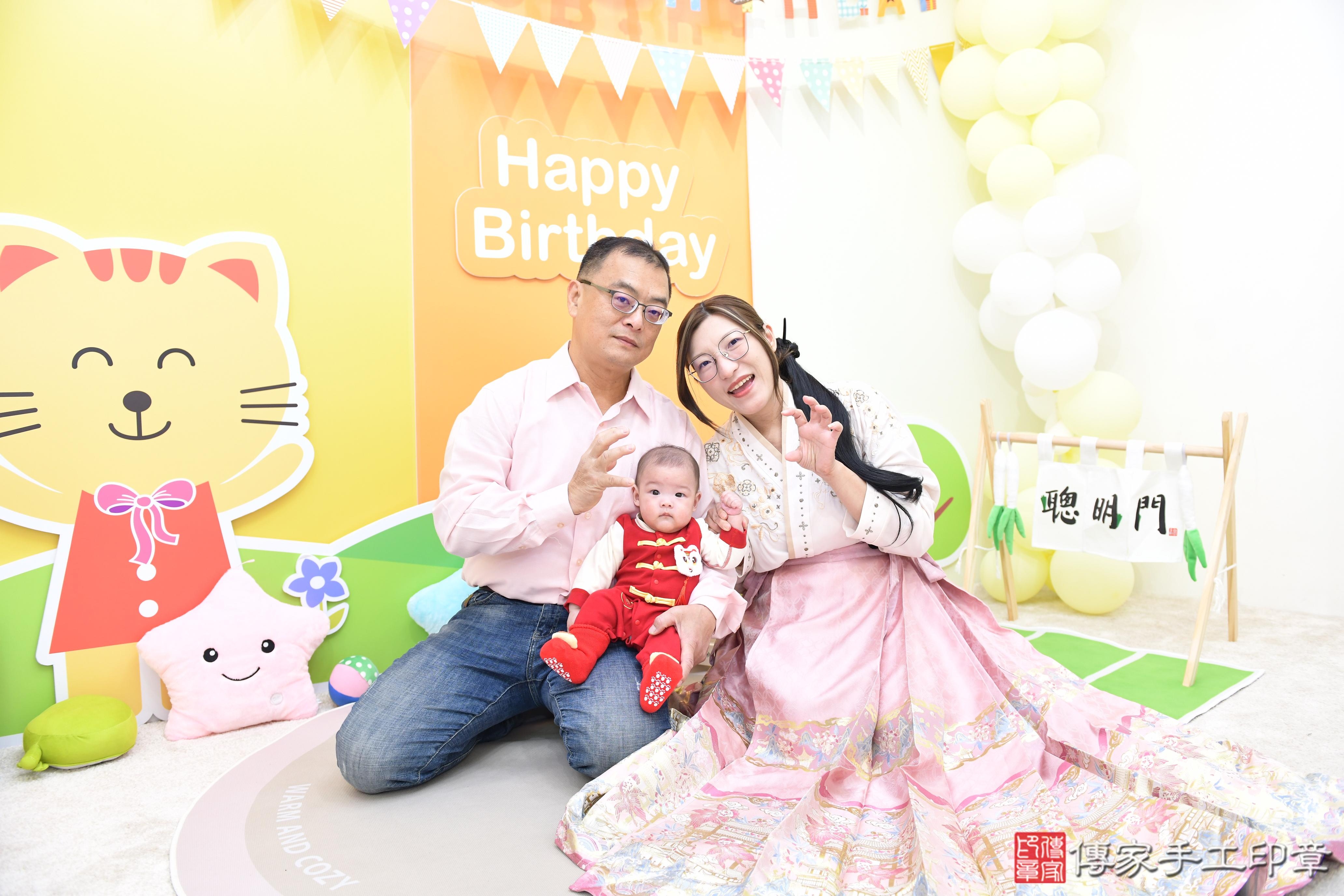 傳家手工印章台南店、抓周、度脺、美式風會場、傳家嬰兒古禮、吉祥話、抓周道具物品24種、拍照。抓周證書。寶寶抓周、滿周歲、生日快樂、祝福