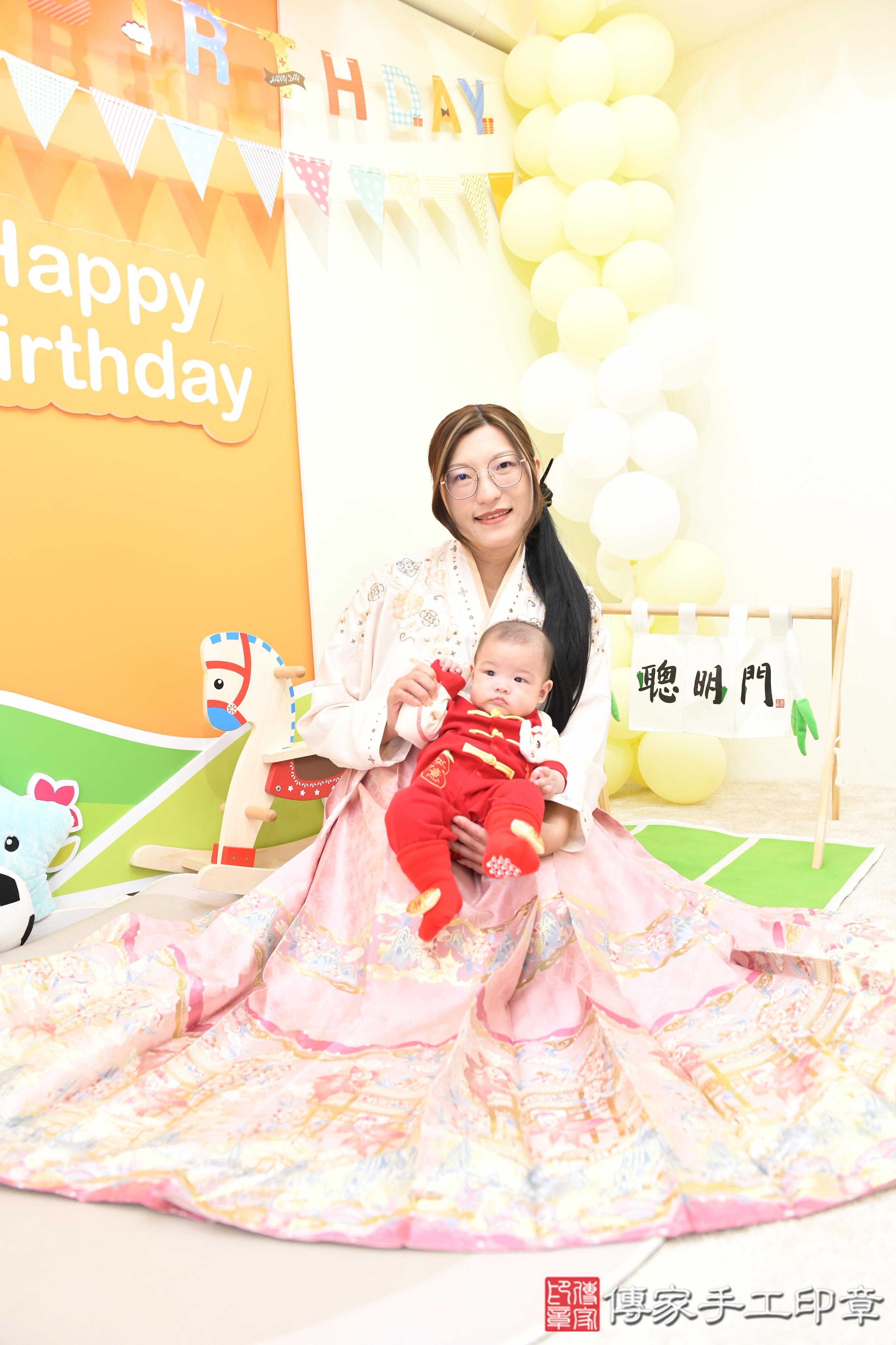 傳家手工印章台南店、抓周、度脺、美式風會場、傳家嬰兒古禮、吉祥話、抓周道具物品24種、拍照。抓周證書。寶寶抓周、滿周歲、生日快樂、祝福