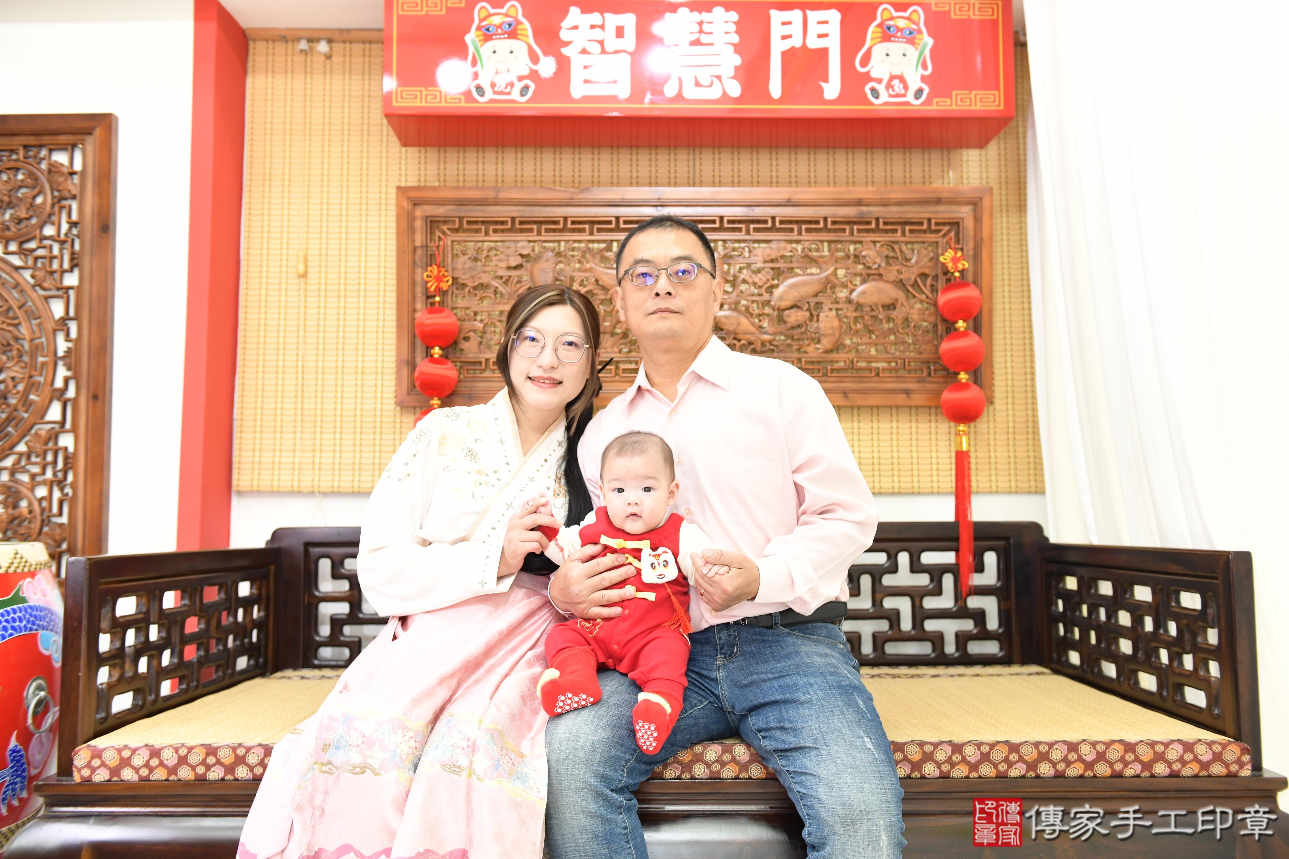 傳家手工印章台南店、抓周、度脺、美式風會場、傳家嬰兒古禮、吉祥話、抓周道具物品24種、拍照。抓周證書。寶寶抓周、滿周歲、生日快樂、祝福