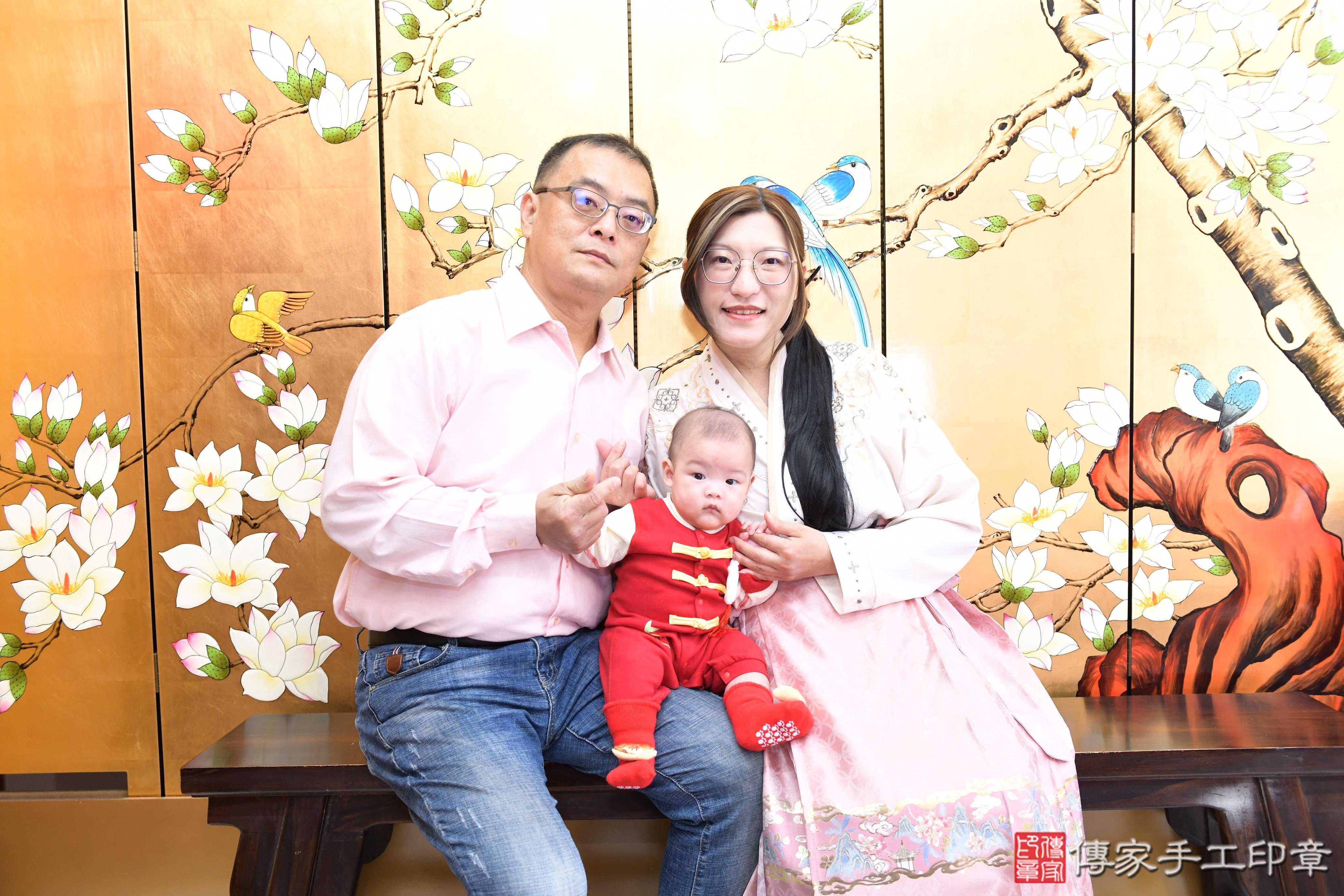 傳家手工印章台南店、抓周、度脺、美式風會場、傳家嬰兒古禮、吉祥話、抓周道具物品24種、拍照。抓周證書。寶寶抓周、滿周歲、生日快樂、祝福