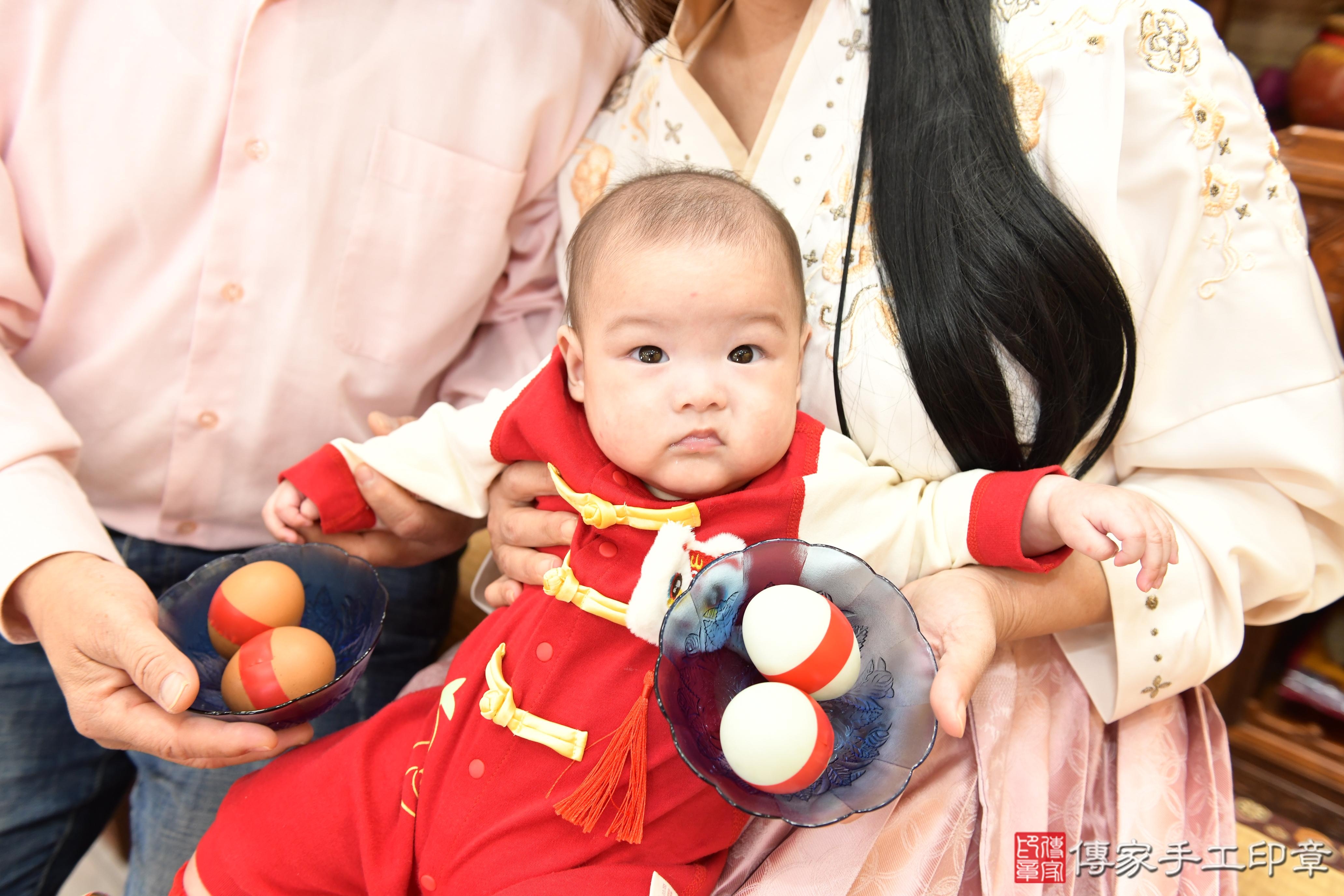 傳家手工印章台南店、抓周、度脺、美式風會場、傳家嬰兒古禮、吉祥話、抓周道具物品24種、拍照。抓周證書。寶寶抓周、滿周歲、生日快樂、祝福